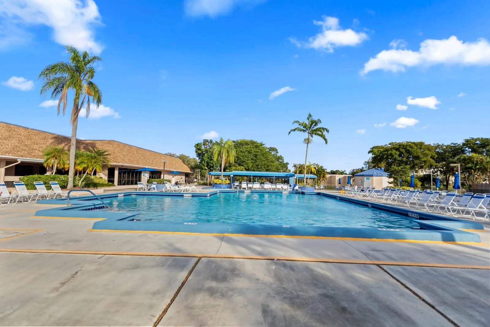 2801 N Pine Island Rd, #208