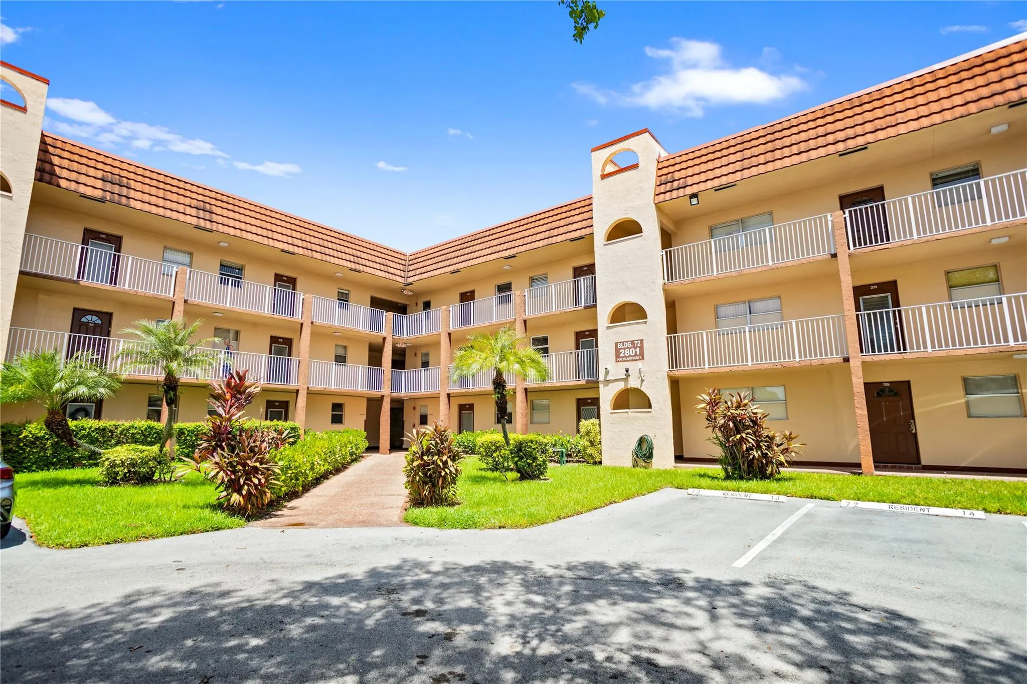 2801 N Pine Island Rd, #208
