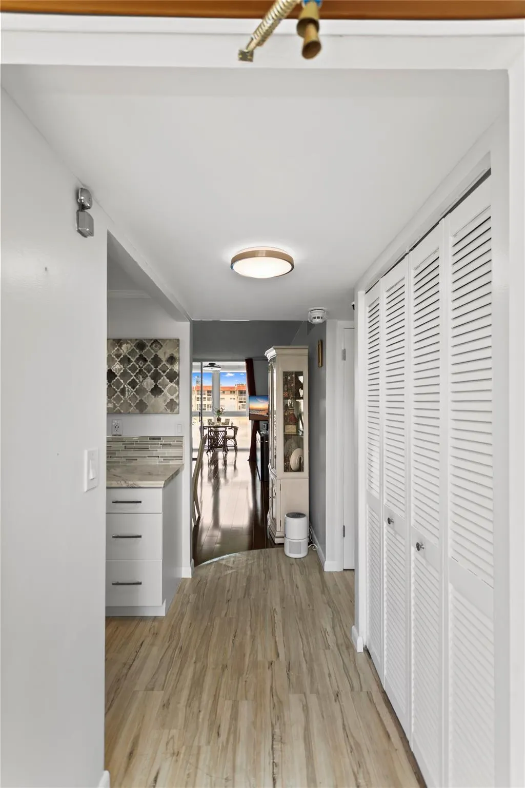 2801 N Pine Island Rd, #208