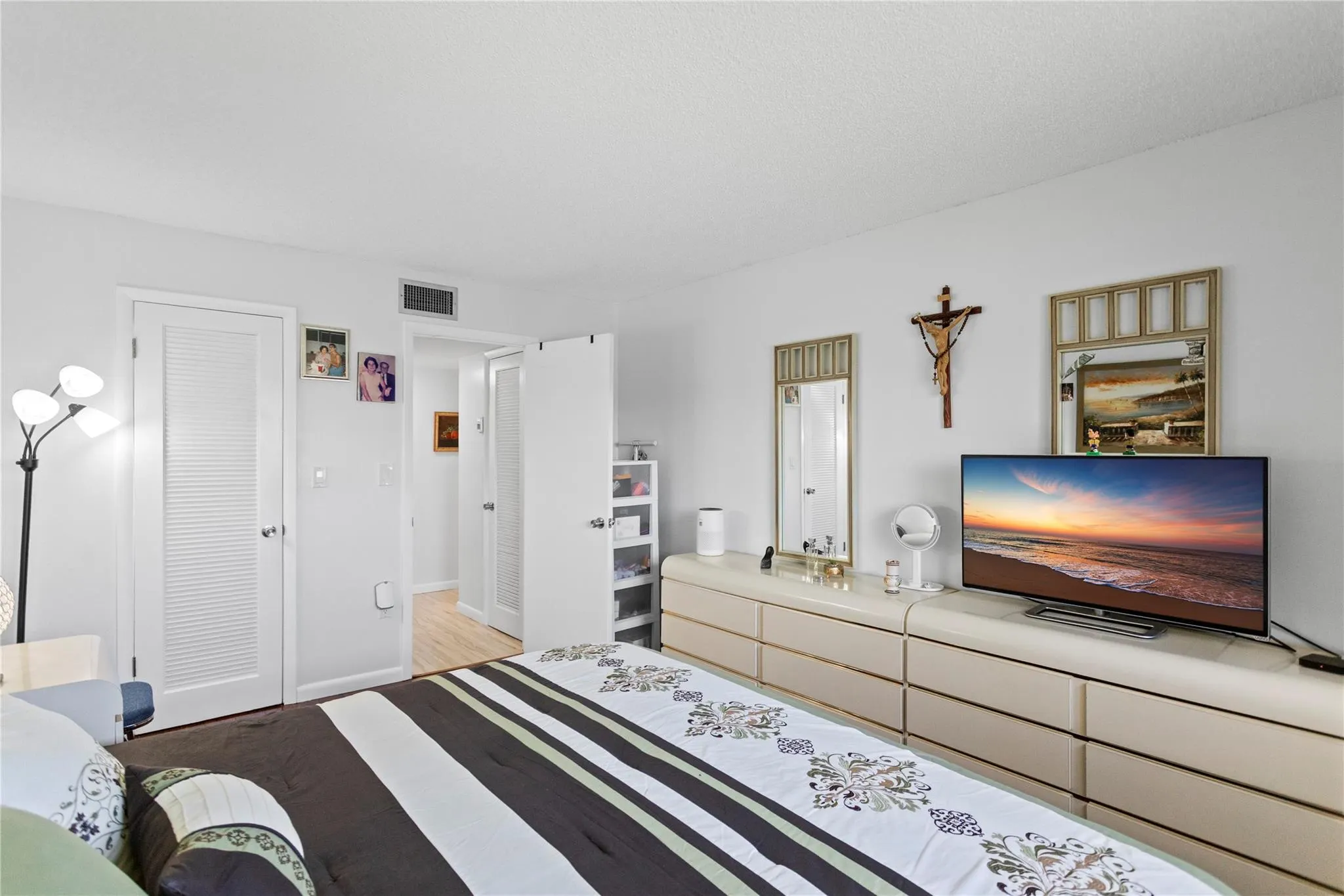 2801 N Pine Island Rd, #208