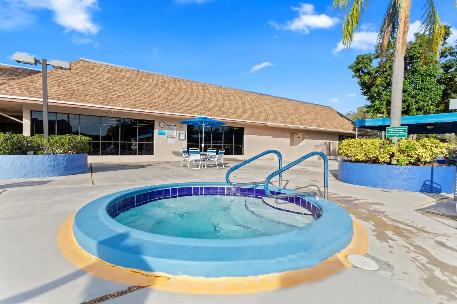 2801 N Pine Island Rd, #208