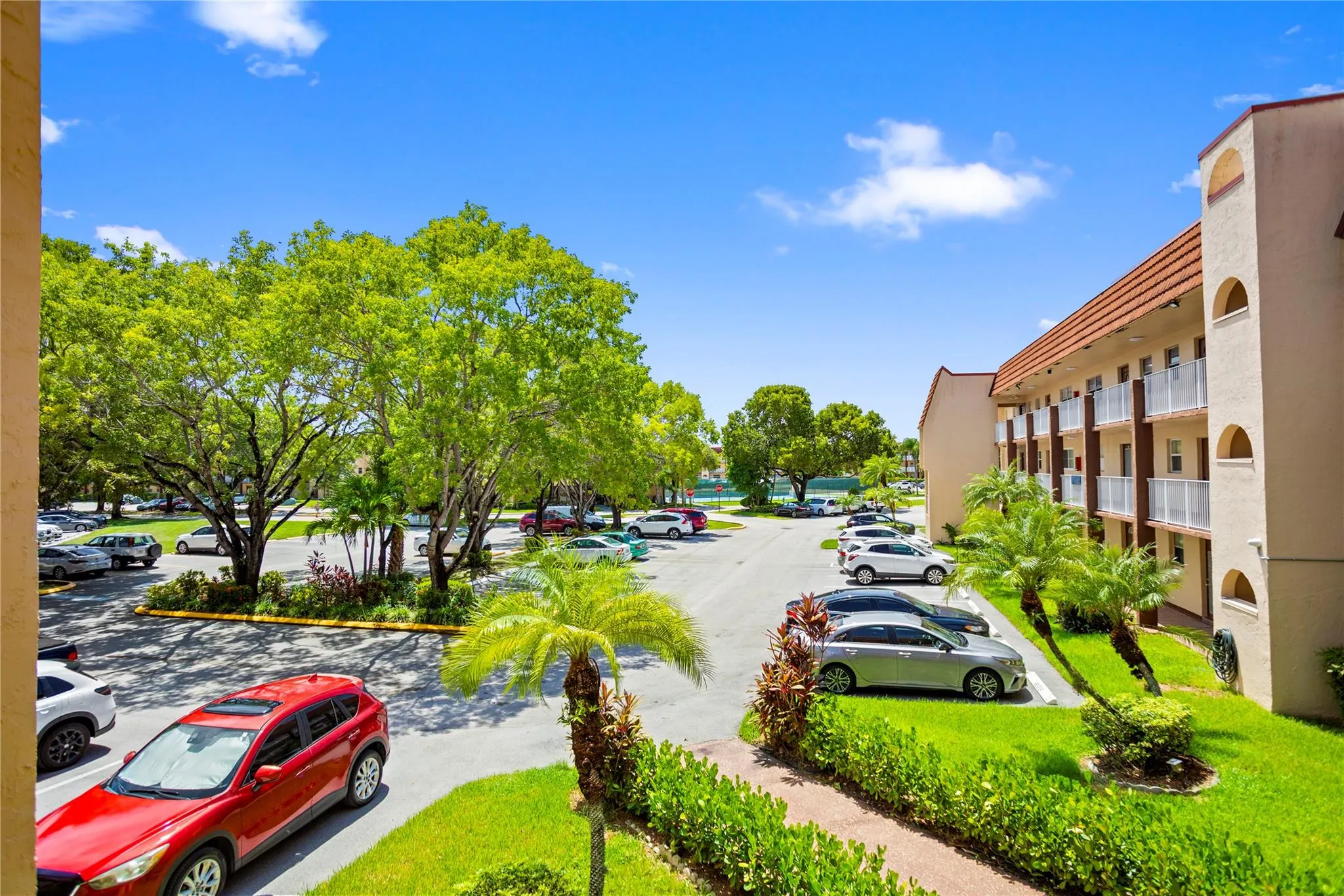 2801 N Pine Island Rd, #208