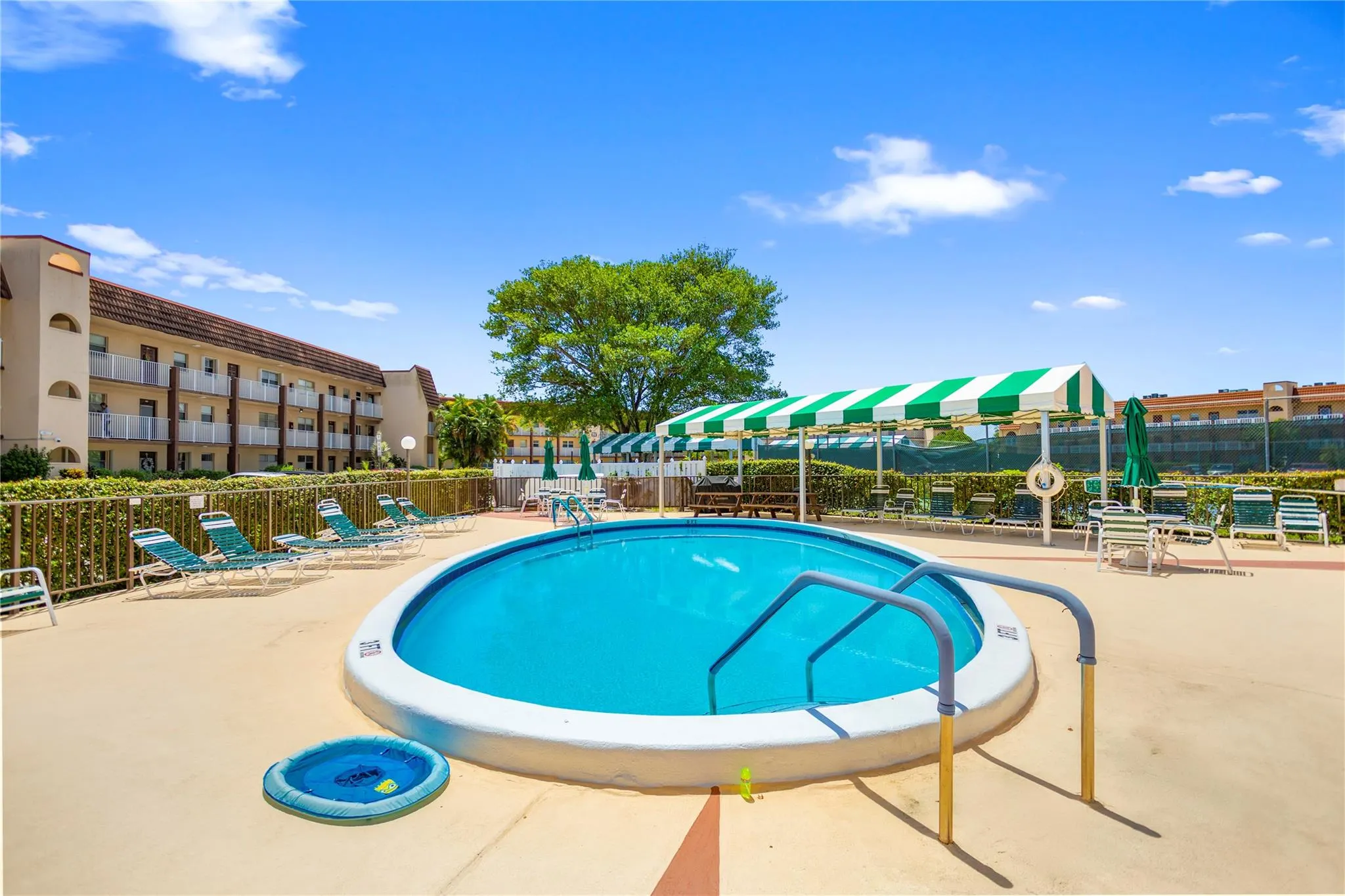 2801 N Pine Island Rd, #208