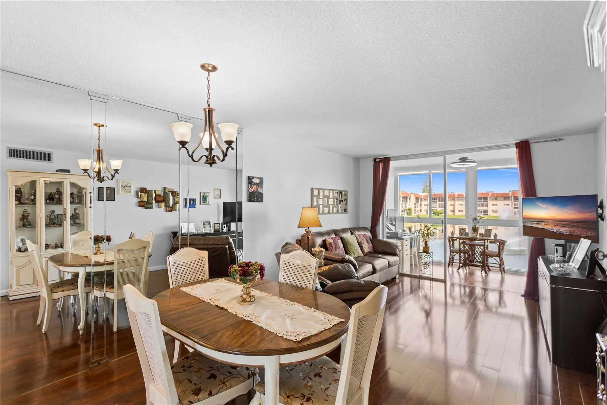 2801 N Pine Island Rd, #208