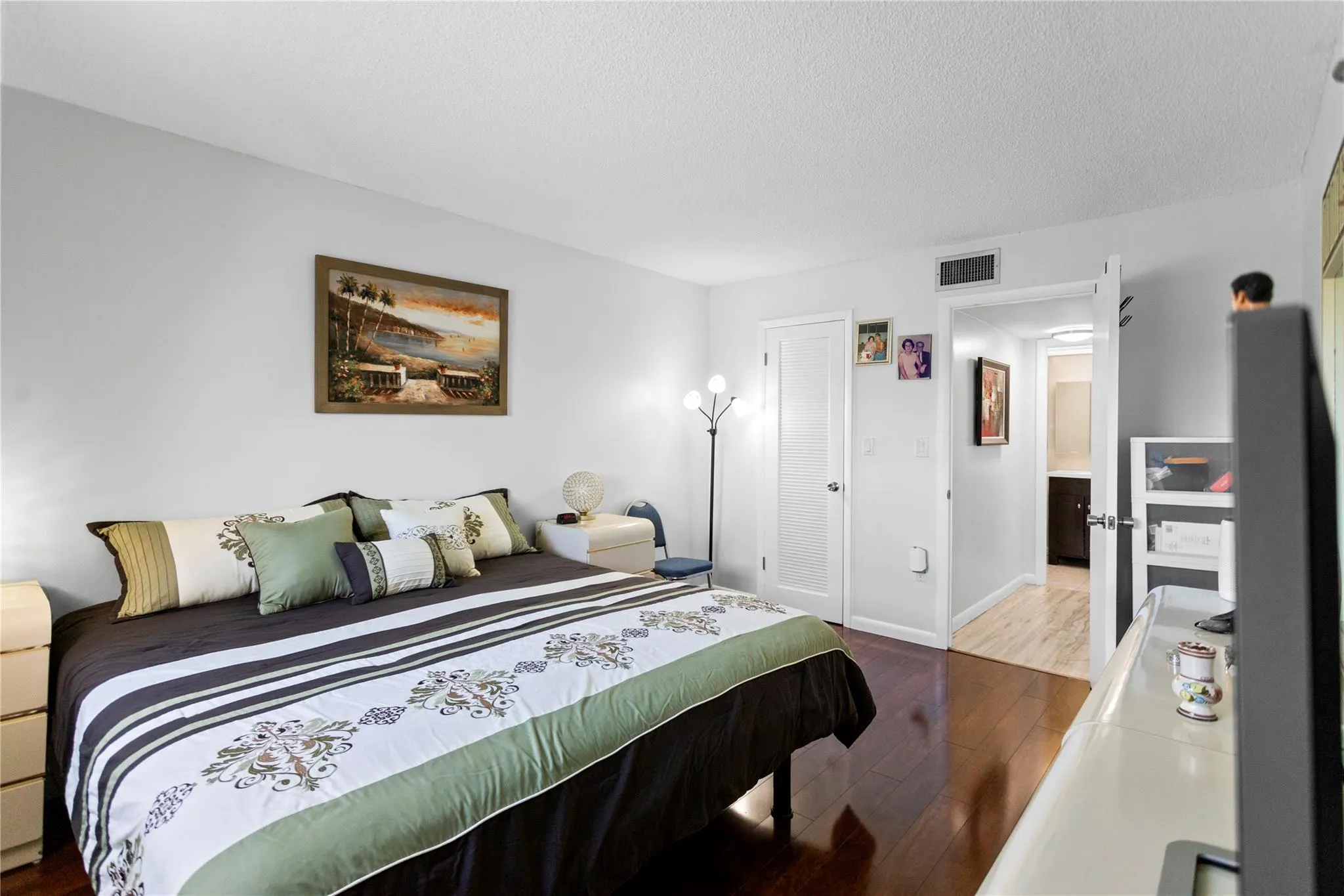 2801 N Pine Island Rd, #208
