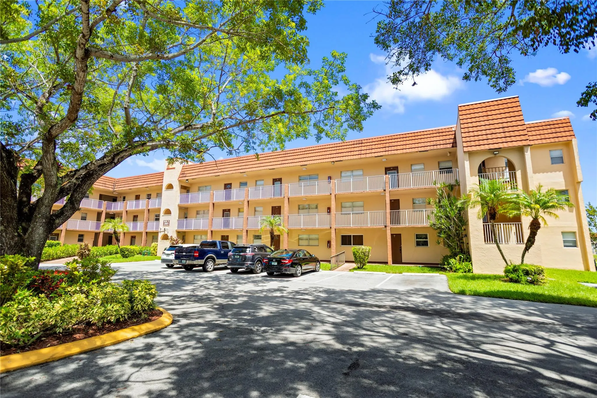 2801 N Pine Island Rd, #208