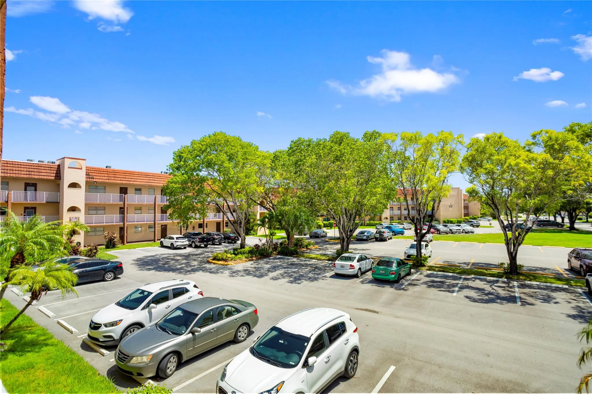 2801 N Pine Island Rd, #208