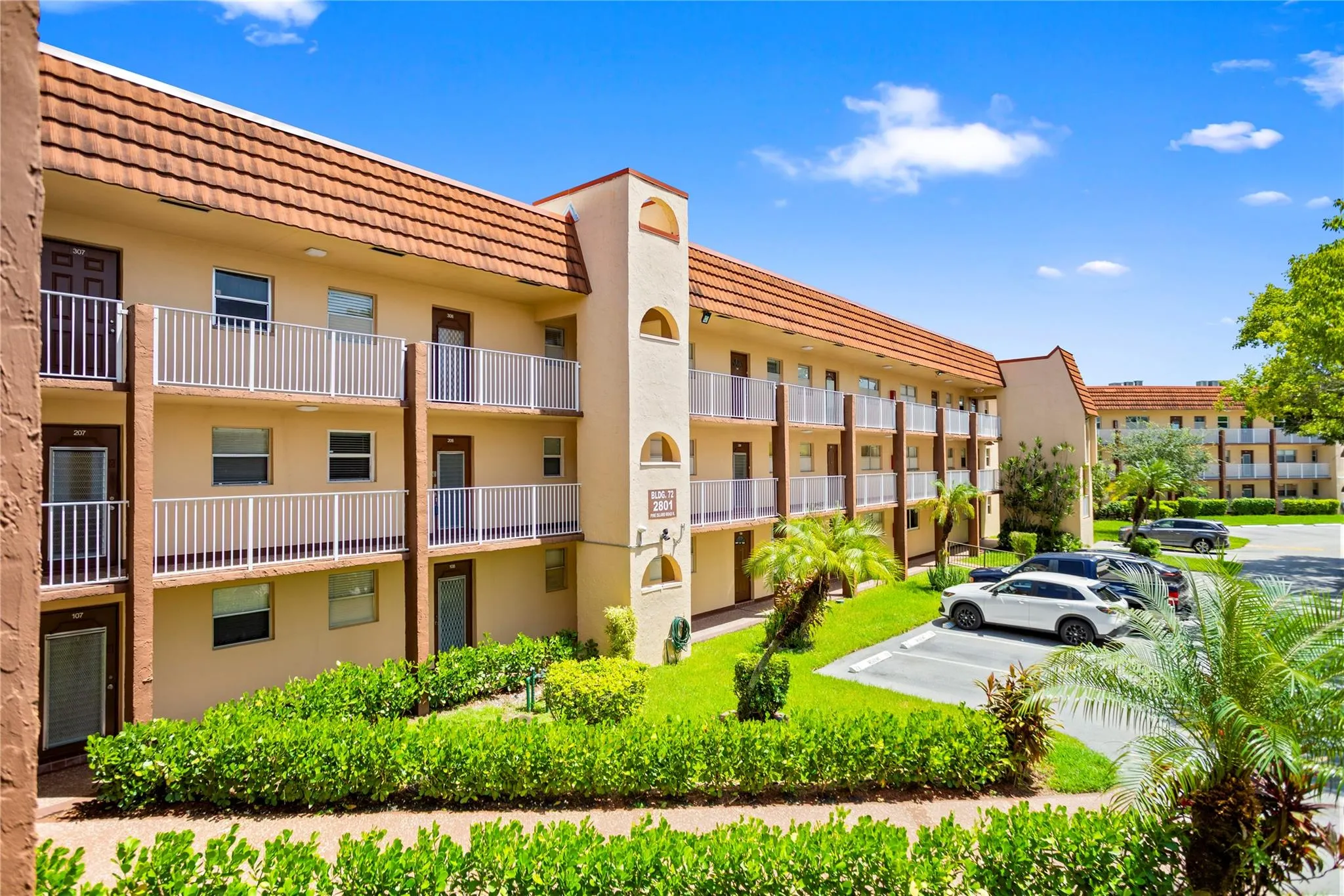 2801 N Pine Island Rd, #208