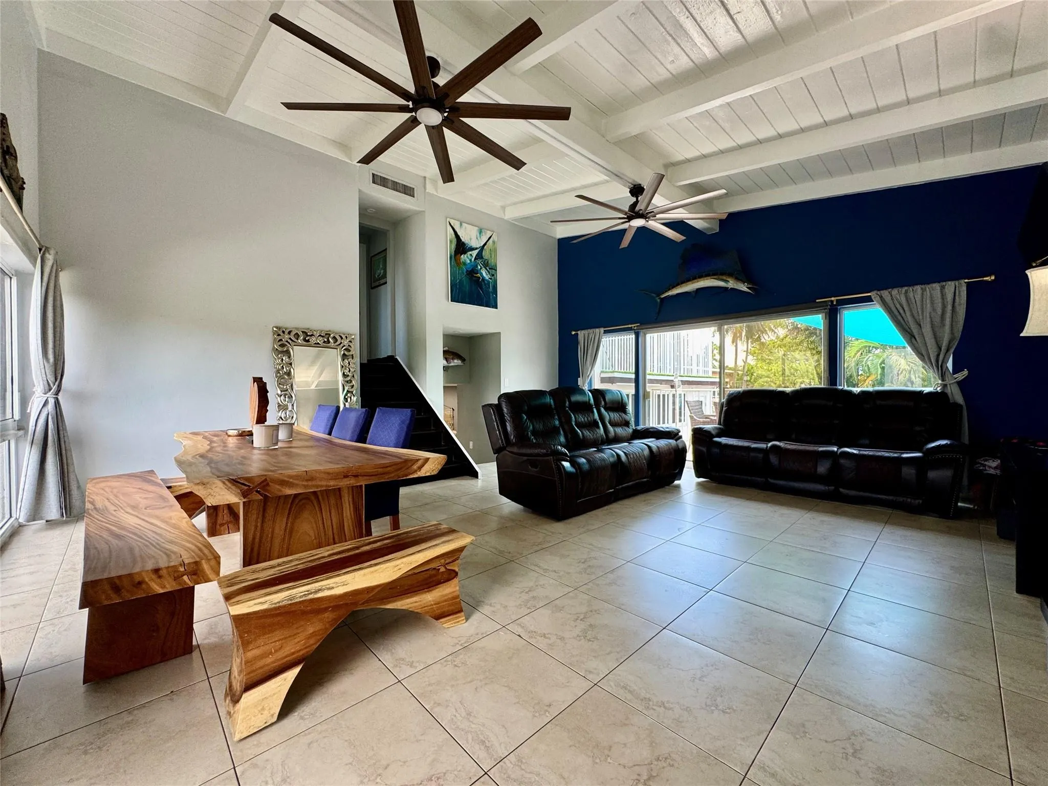 2413 Sugarloaf Ln