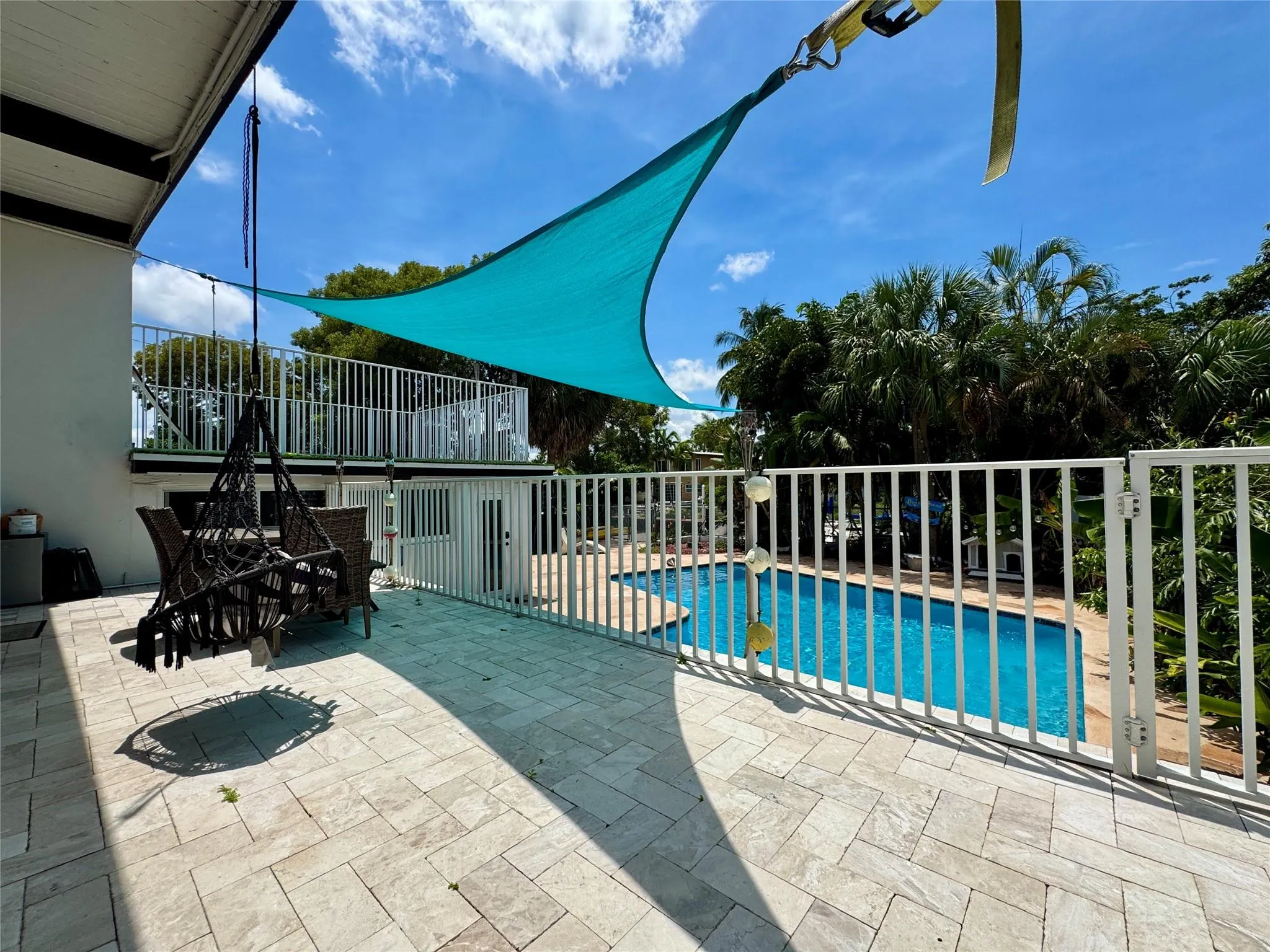 2413 Sugarloaf Ln