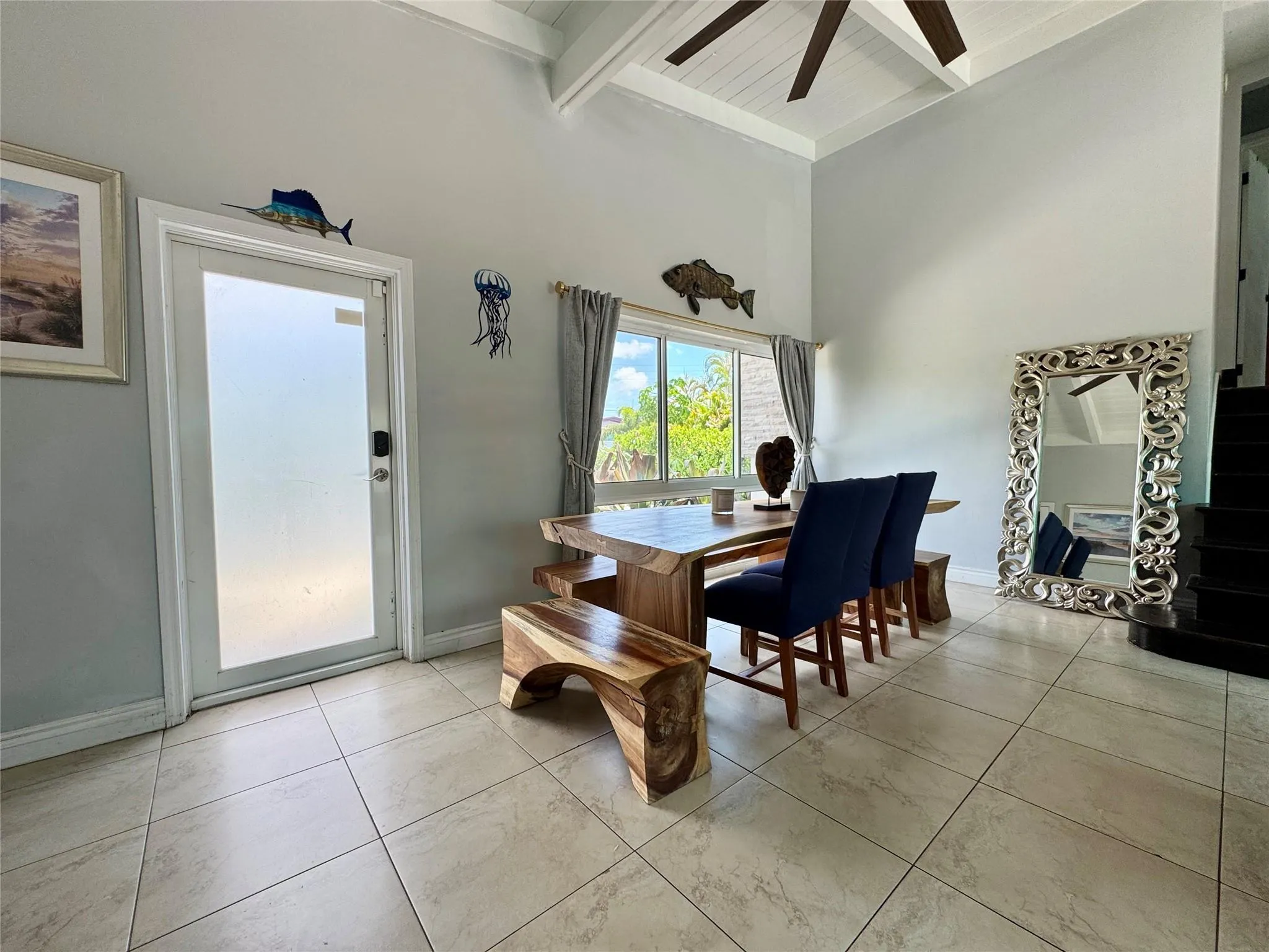 2413 Sugarloaf Ln