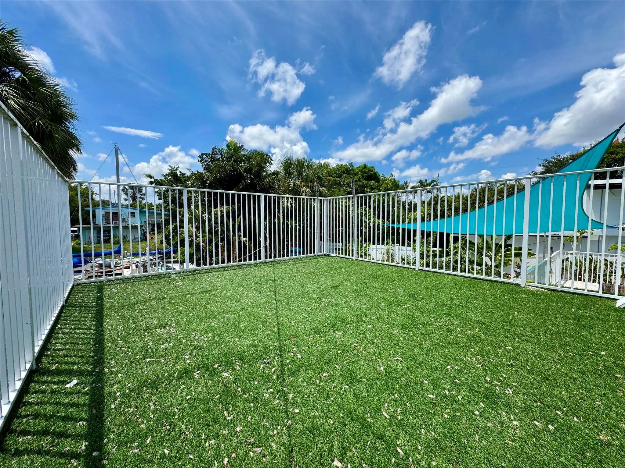 2413 Sugarloaf Ln