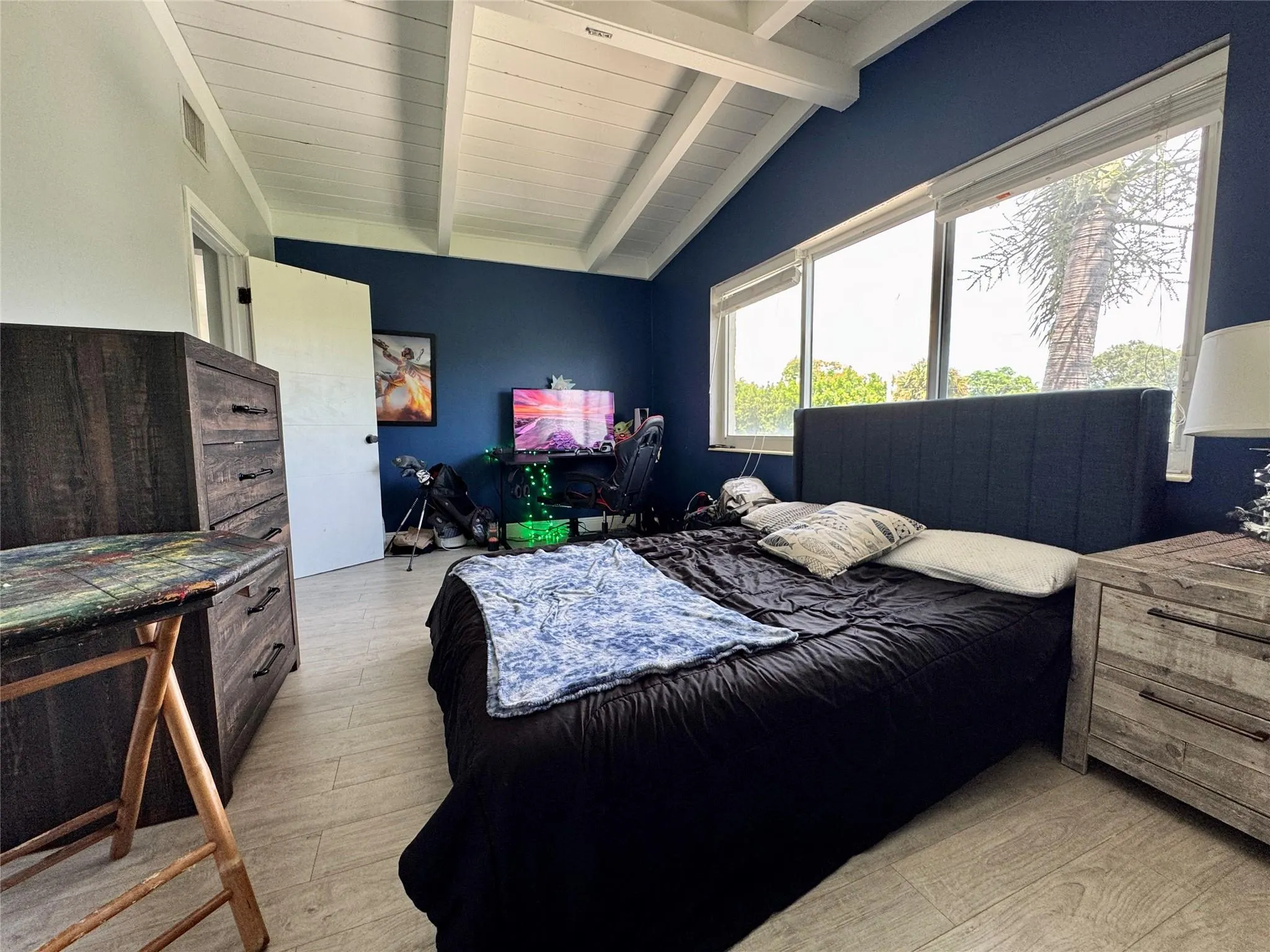 2413 Sugarloaf Ln