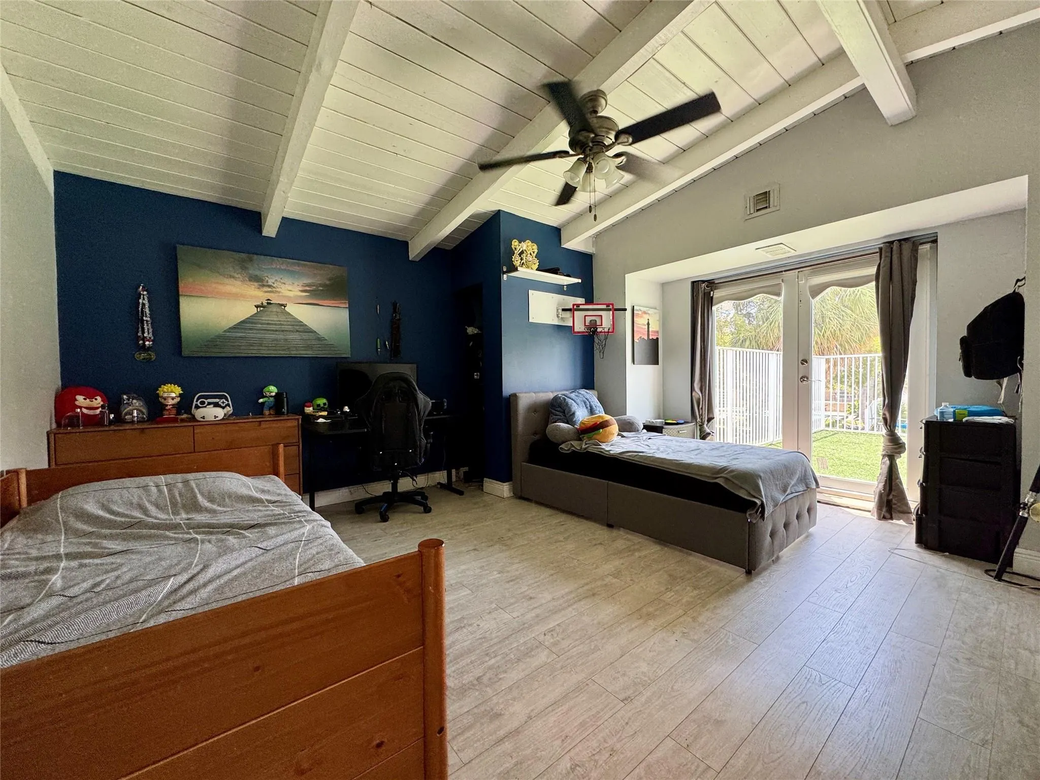2413 Sugarloaf Ln