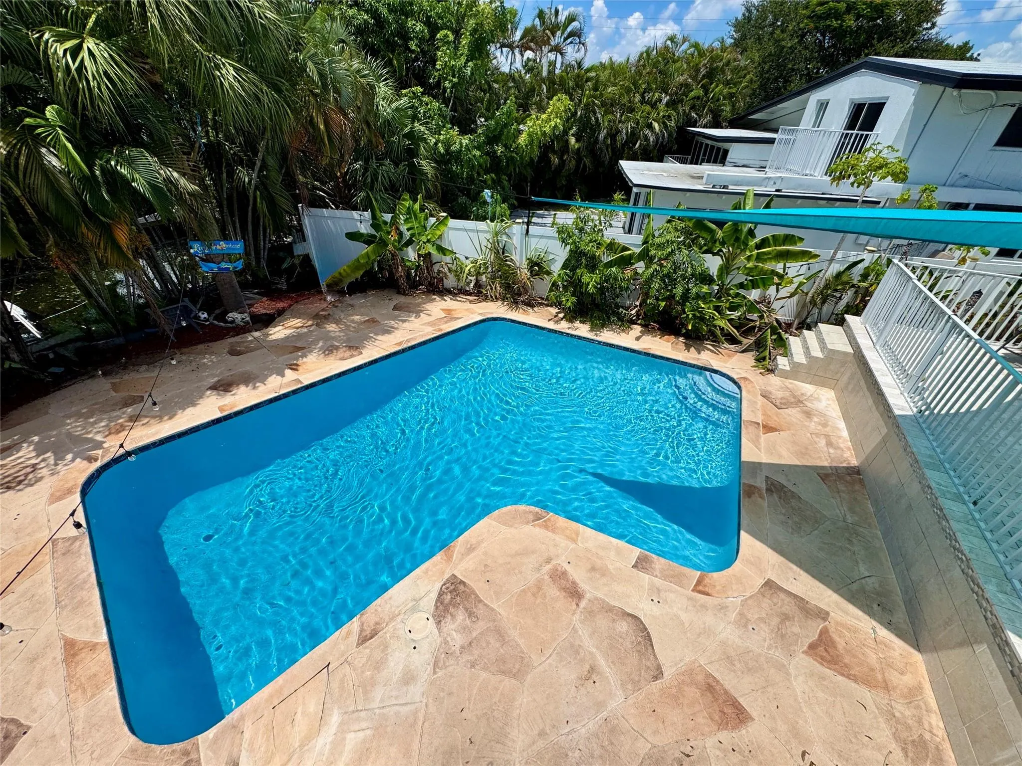 2413 Sugarloaf Ln