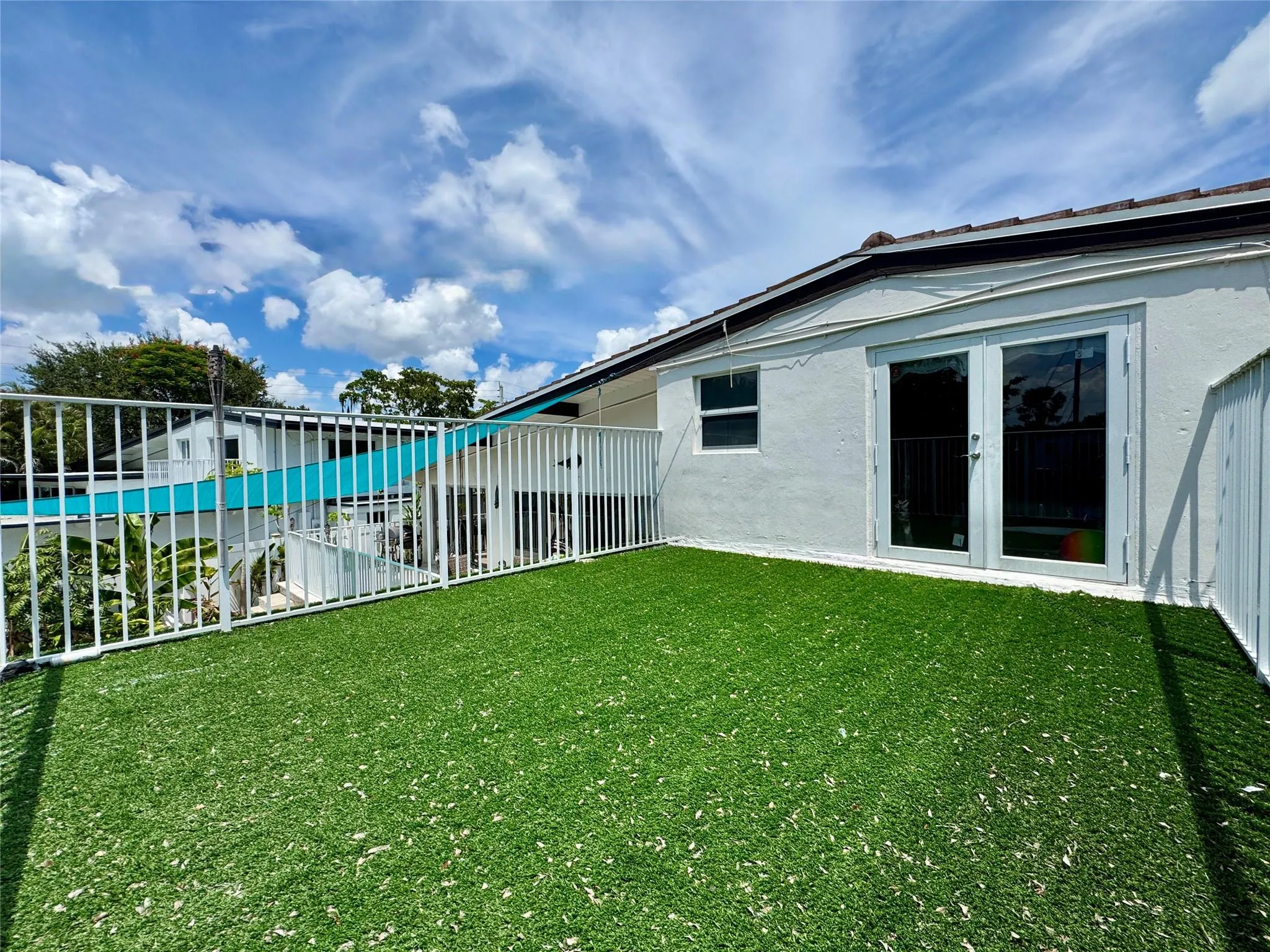2413 Sugarloaf Ln
