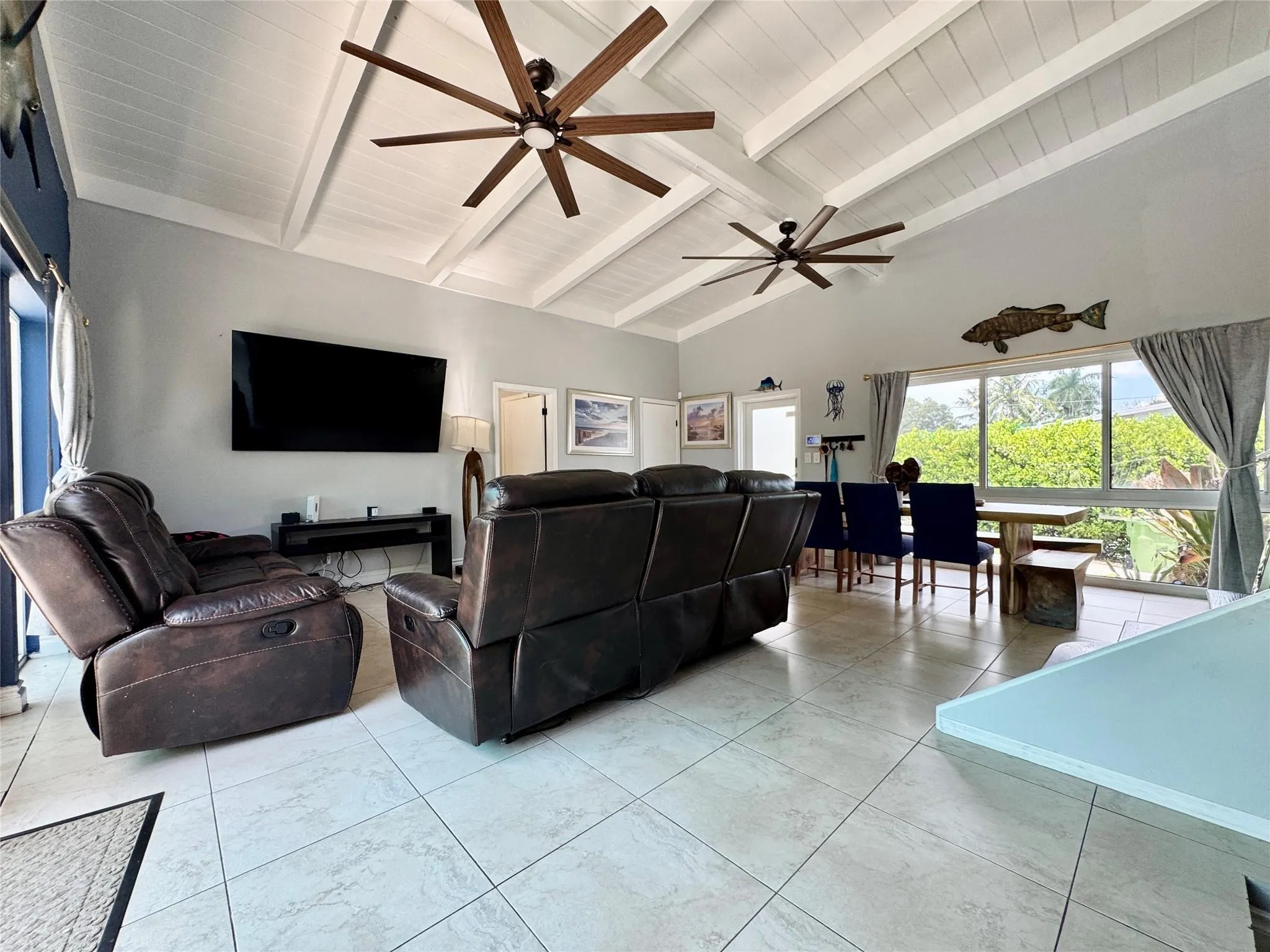 2413 Sugarloaf Ln