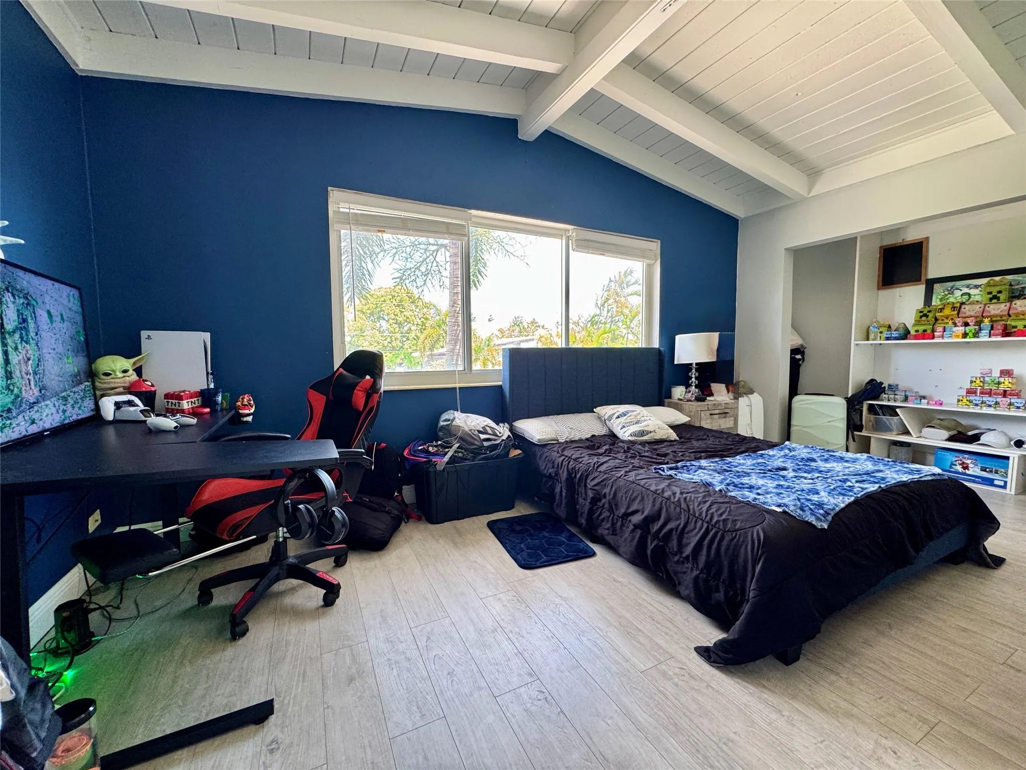 2413 Sugarloaf Ln