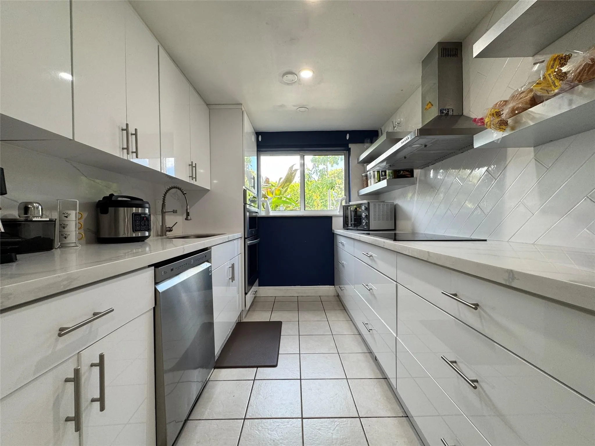 2413 Sugarloaf Ln