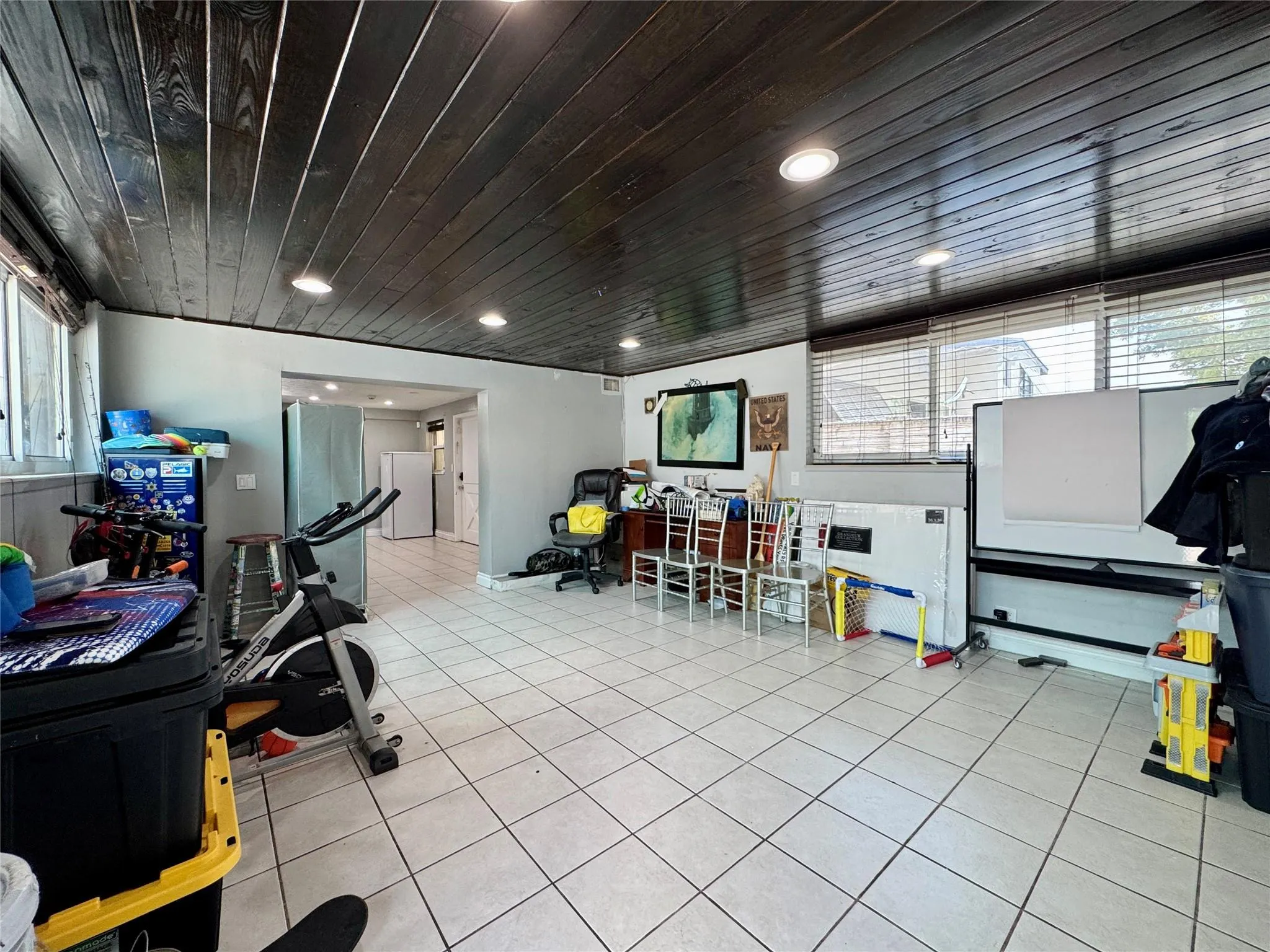 2413 Sugarloaf Ln
