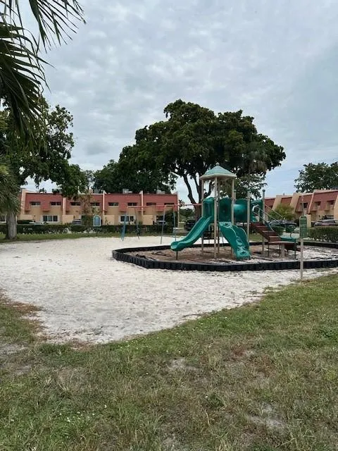 32 Spinning Wheel Ln, #32