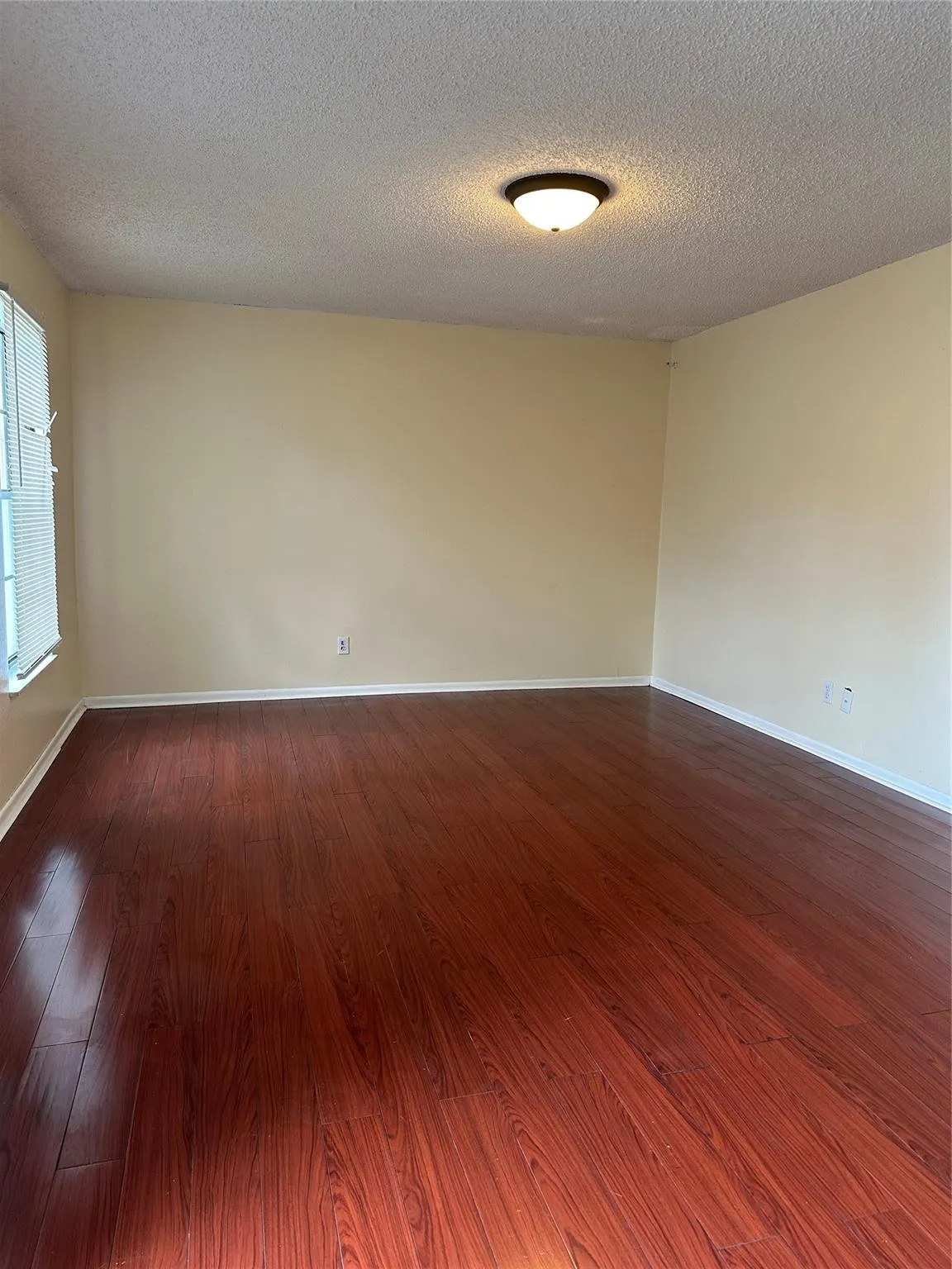 32 Spinning Wheel Ln, #32