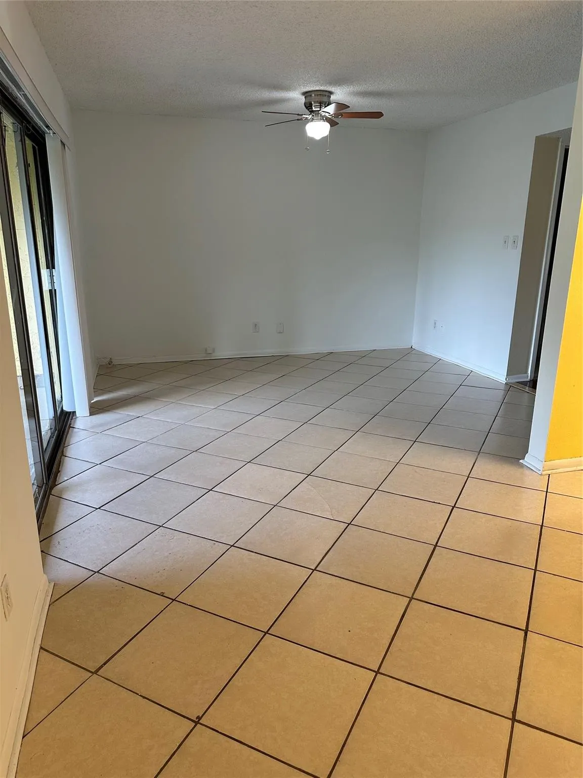 32 Spinning Wheel Ln, #32