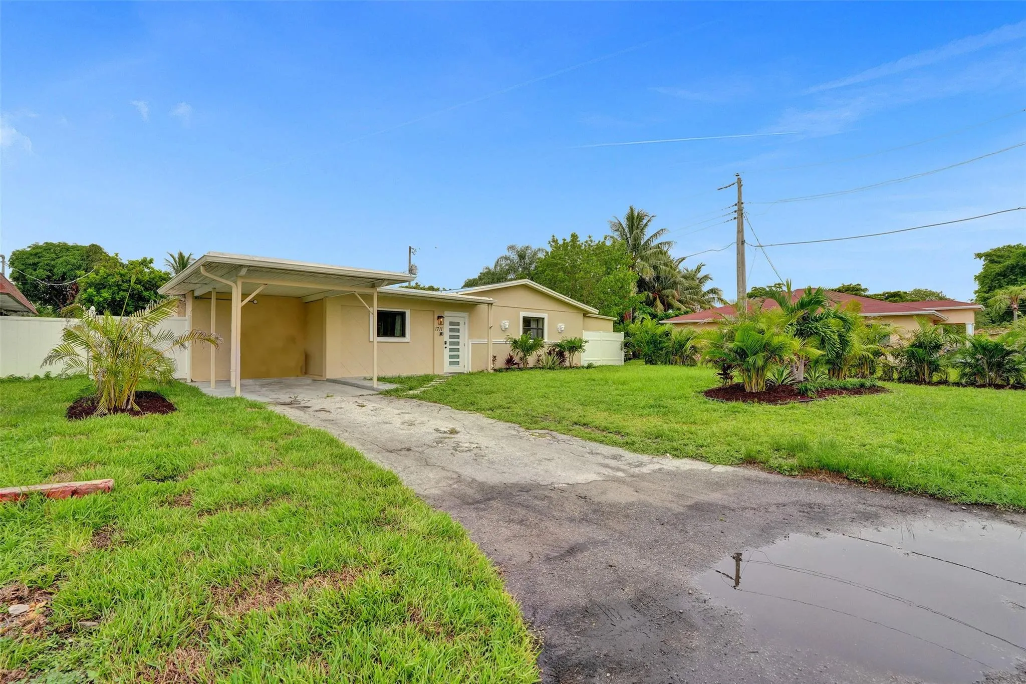 1711 NE 2nd Ter