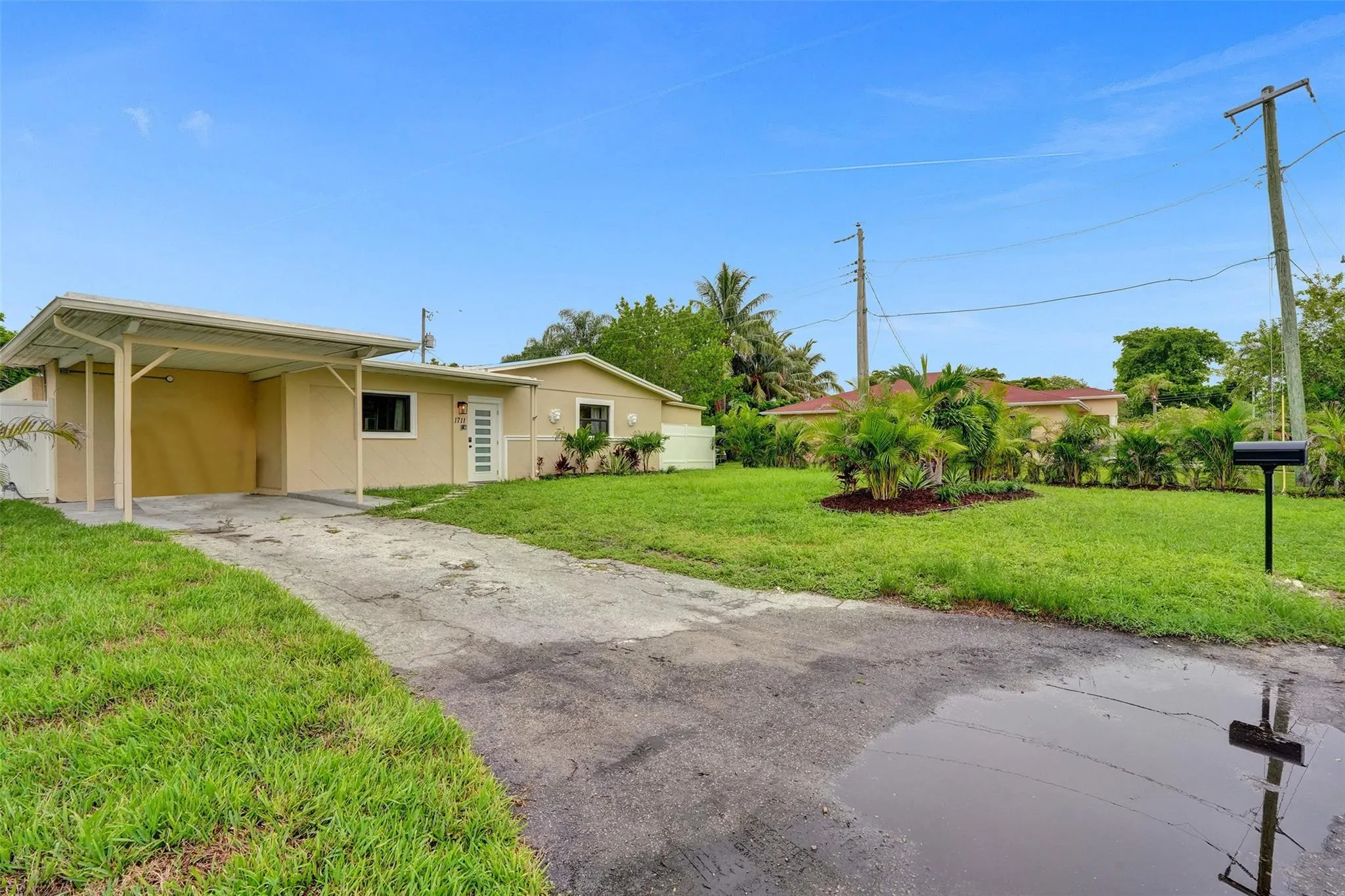 1711 NE 2nd Ter