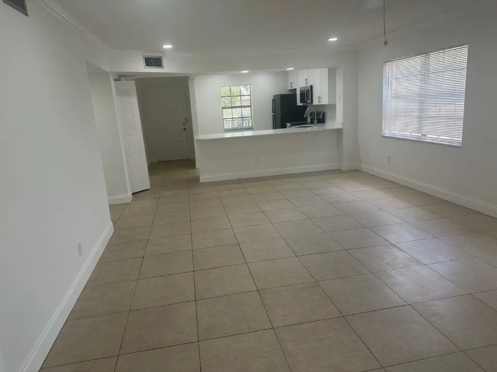 1520 NW 45th St, #0