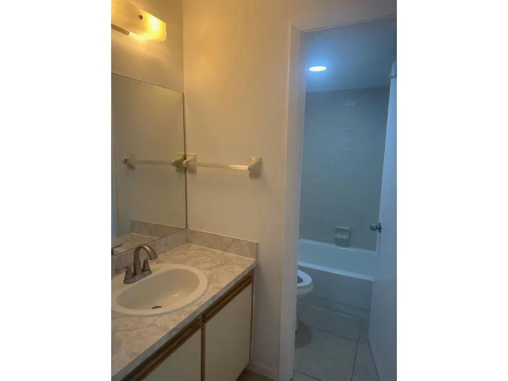 1520 NW 45th St, #0