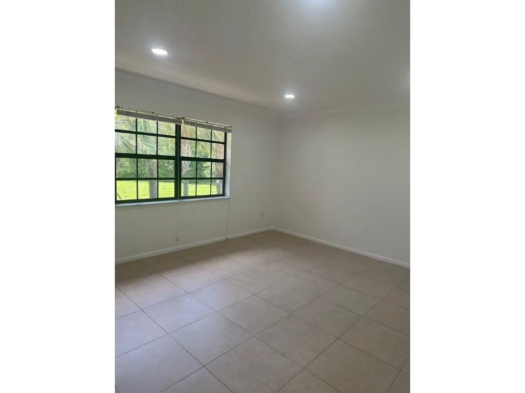 1520 NW 45th St, #0