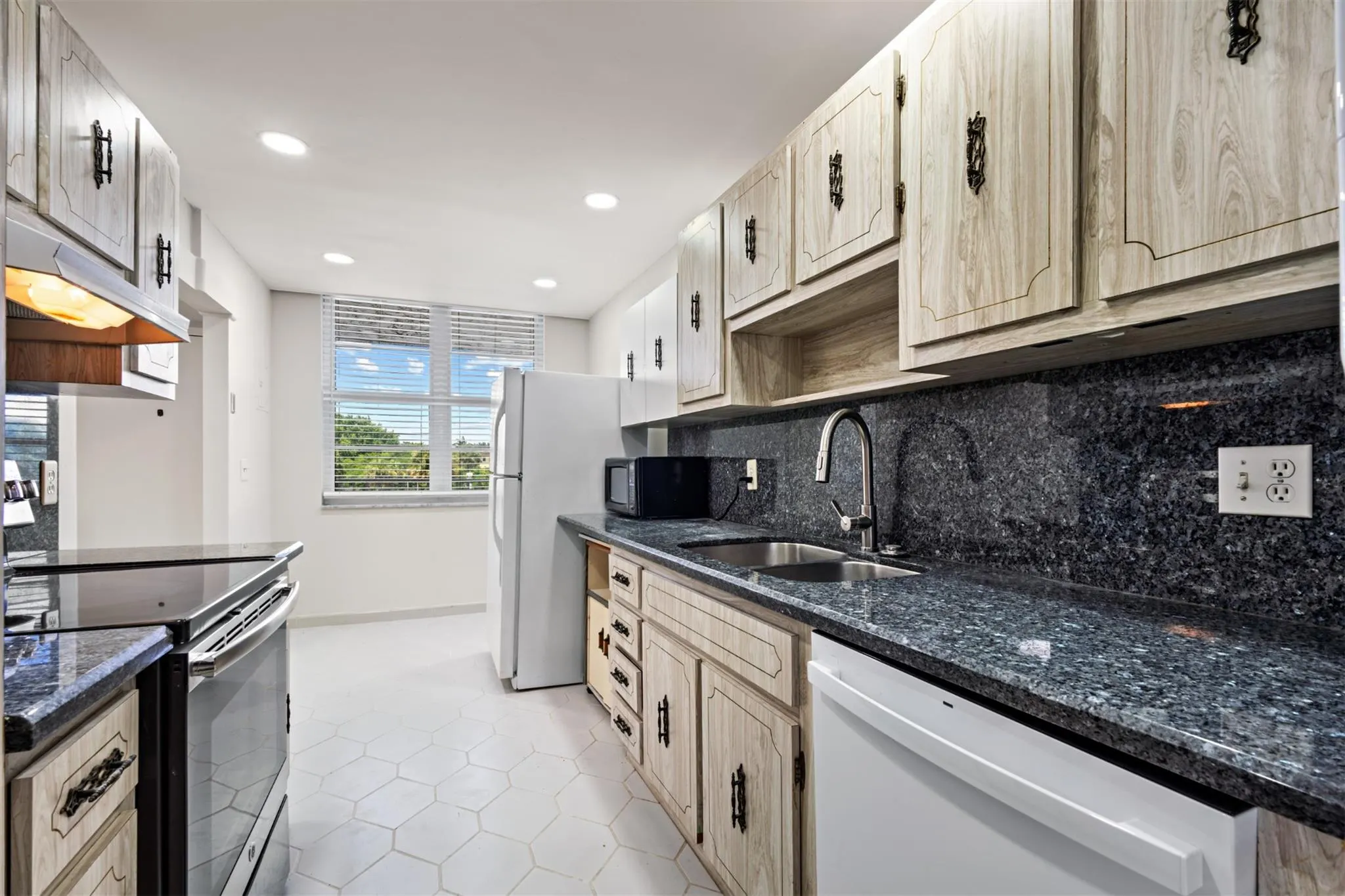 250 Jacaranda Dr, #312