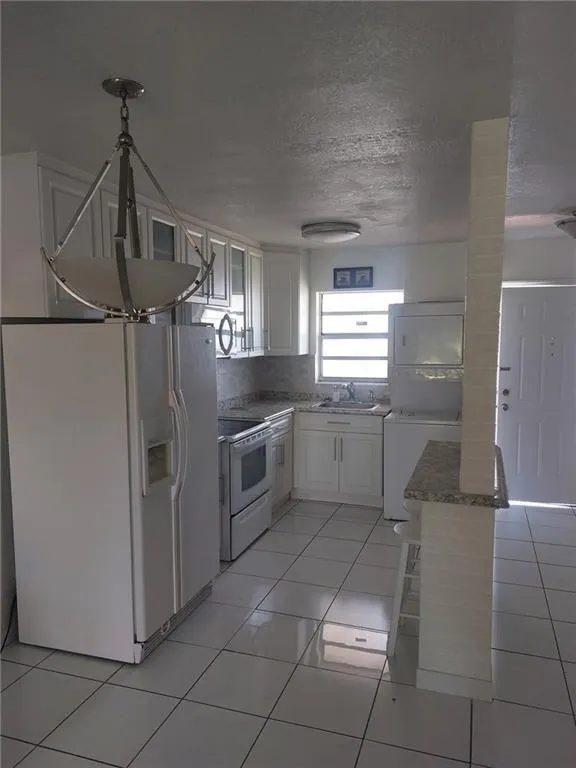 2775 W 52 ST, #101