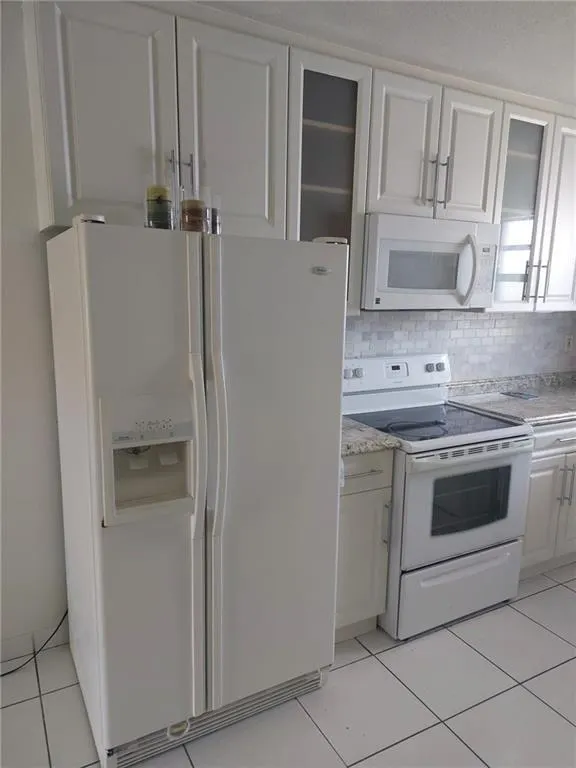 2775 W 52 ST, #101