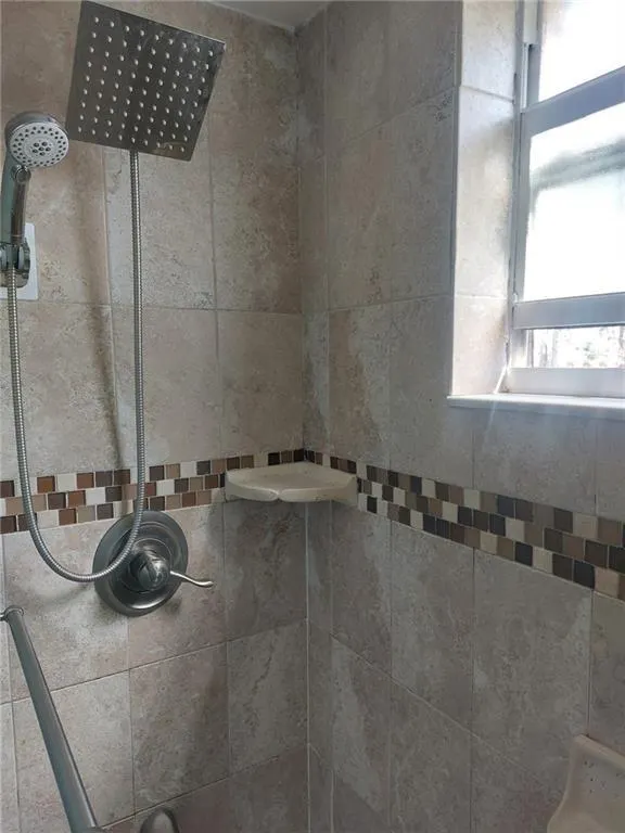 2775 W 52 ST, #101