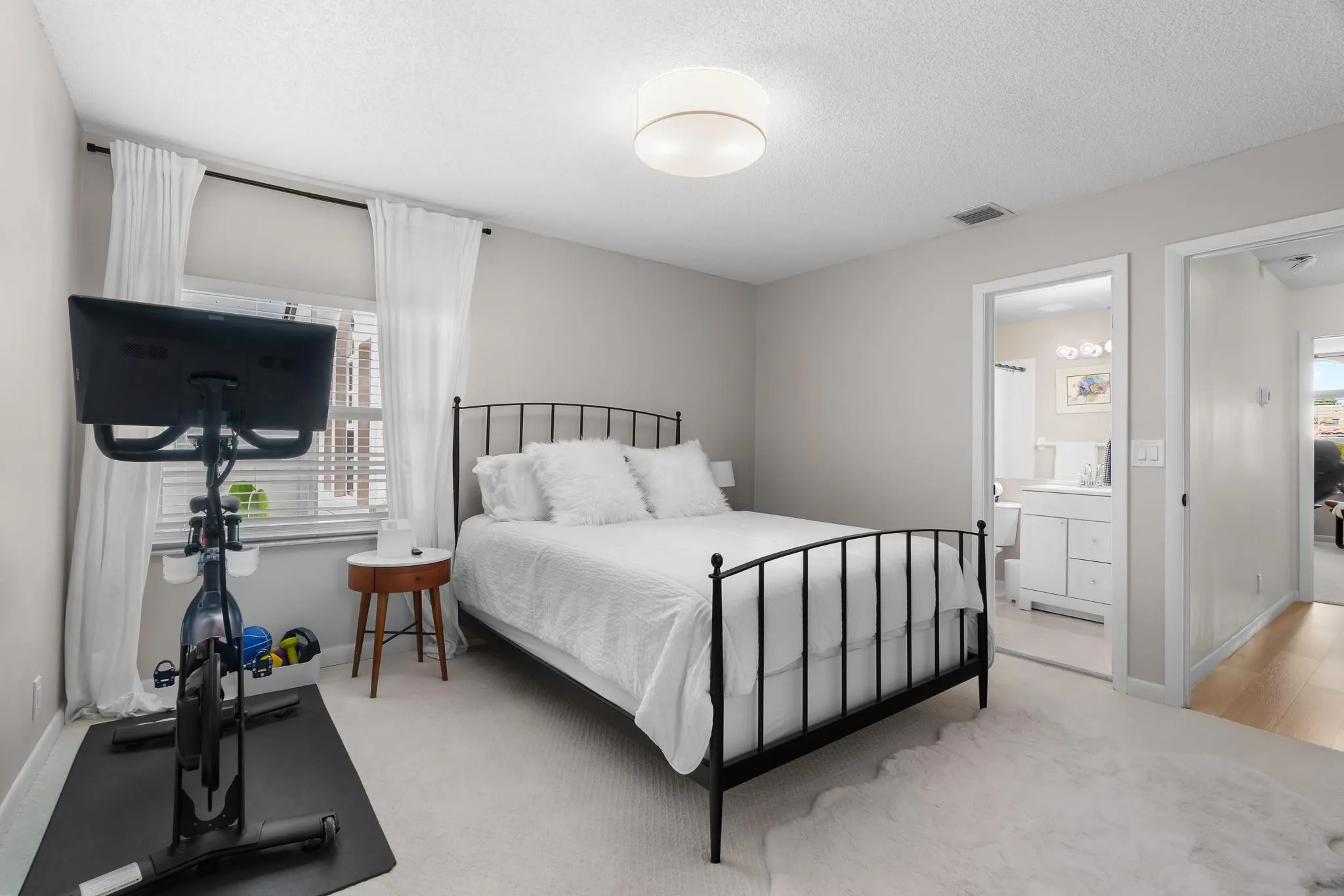 1321 Bayview Dr, #4