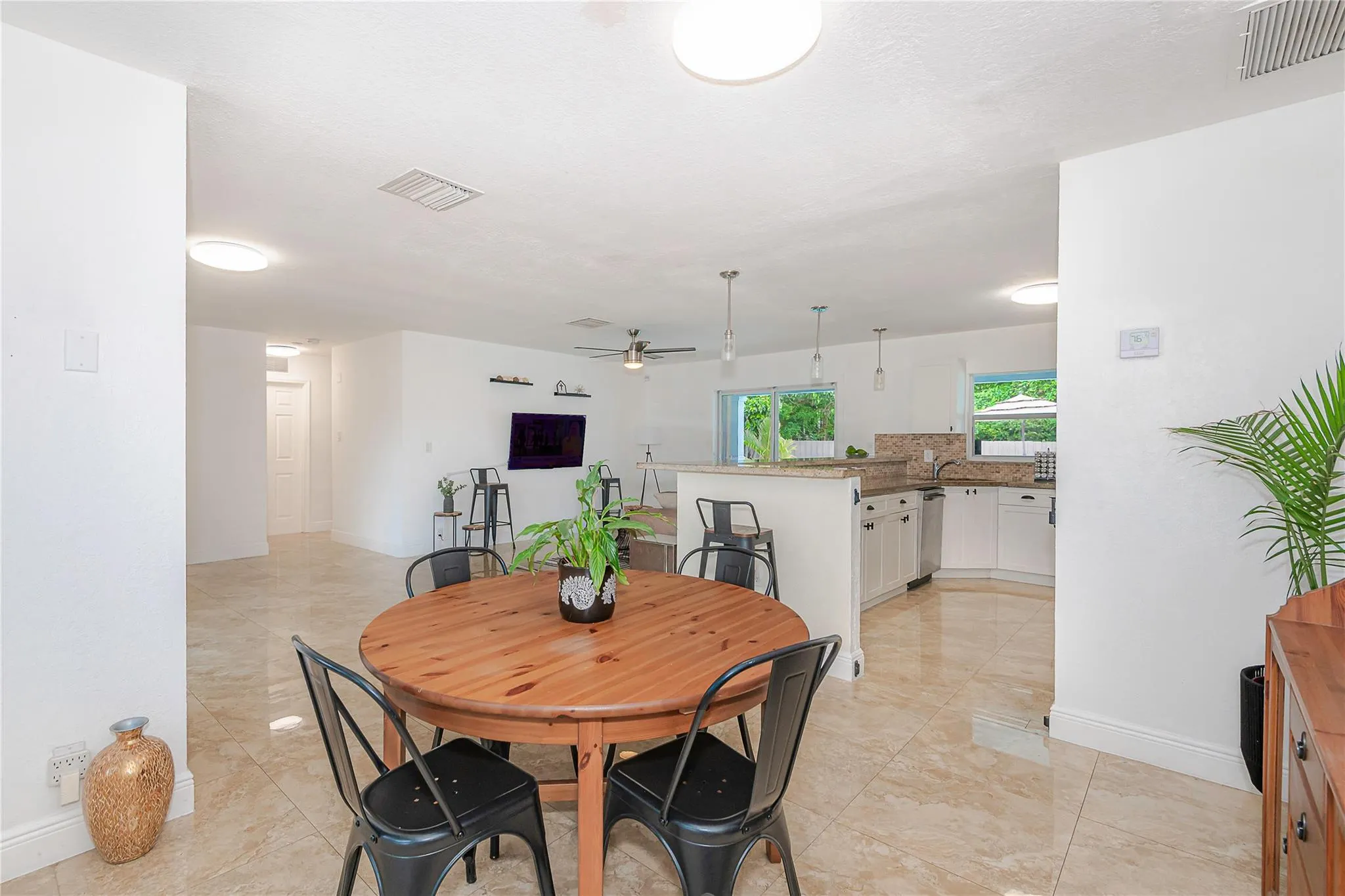 7410 NW 13th Ct