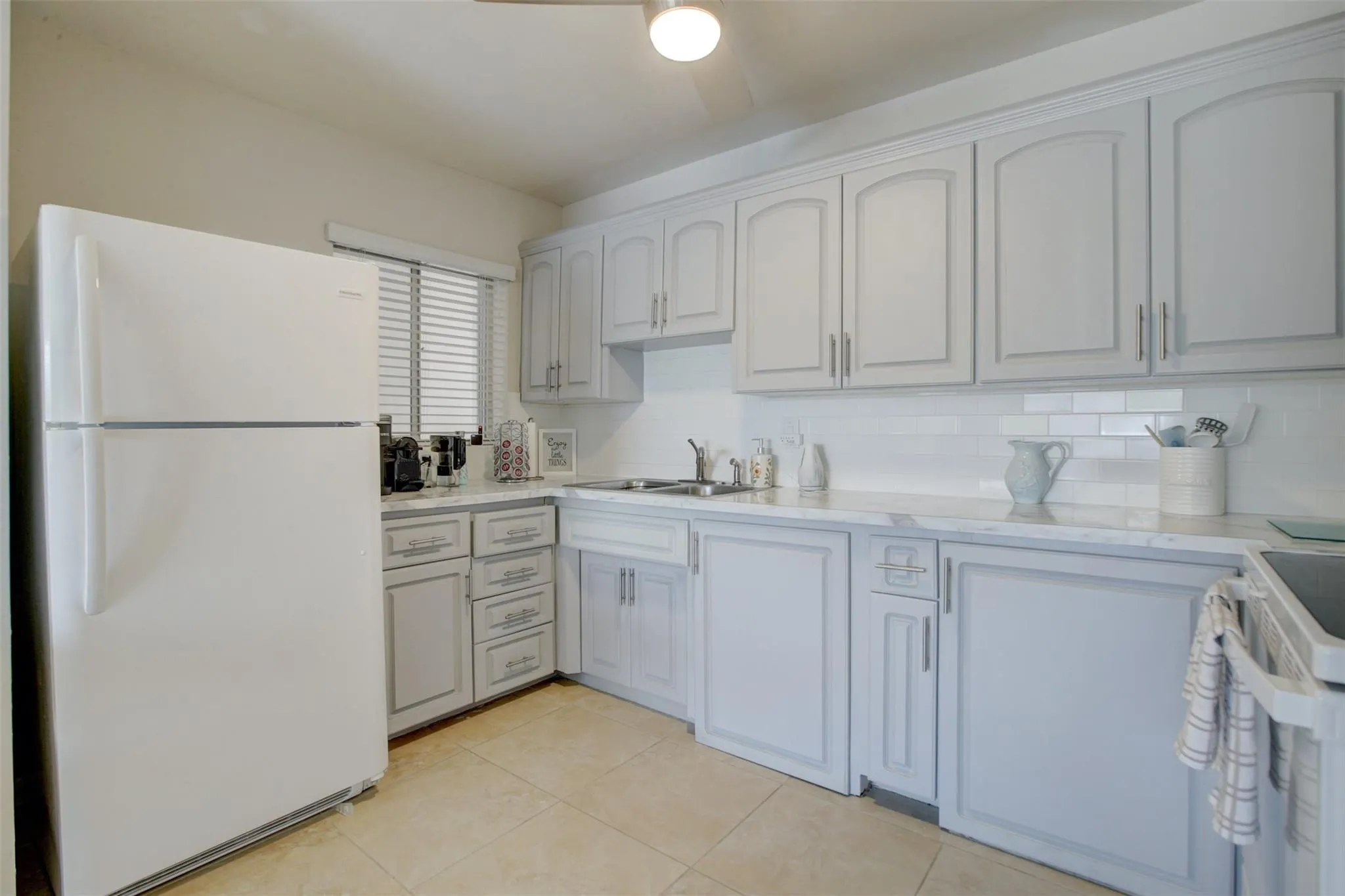 999 N Riverside Dr, #10