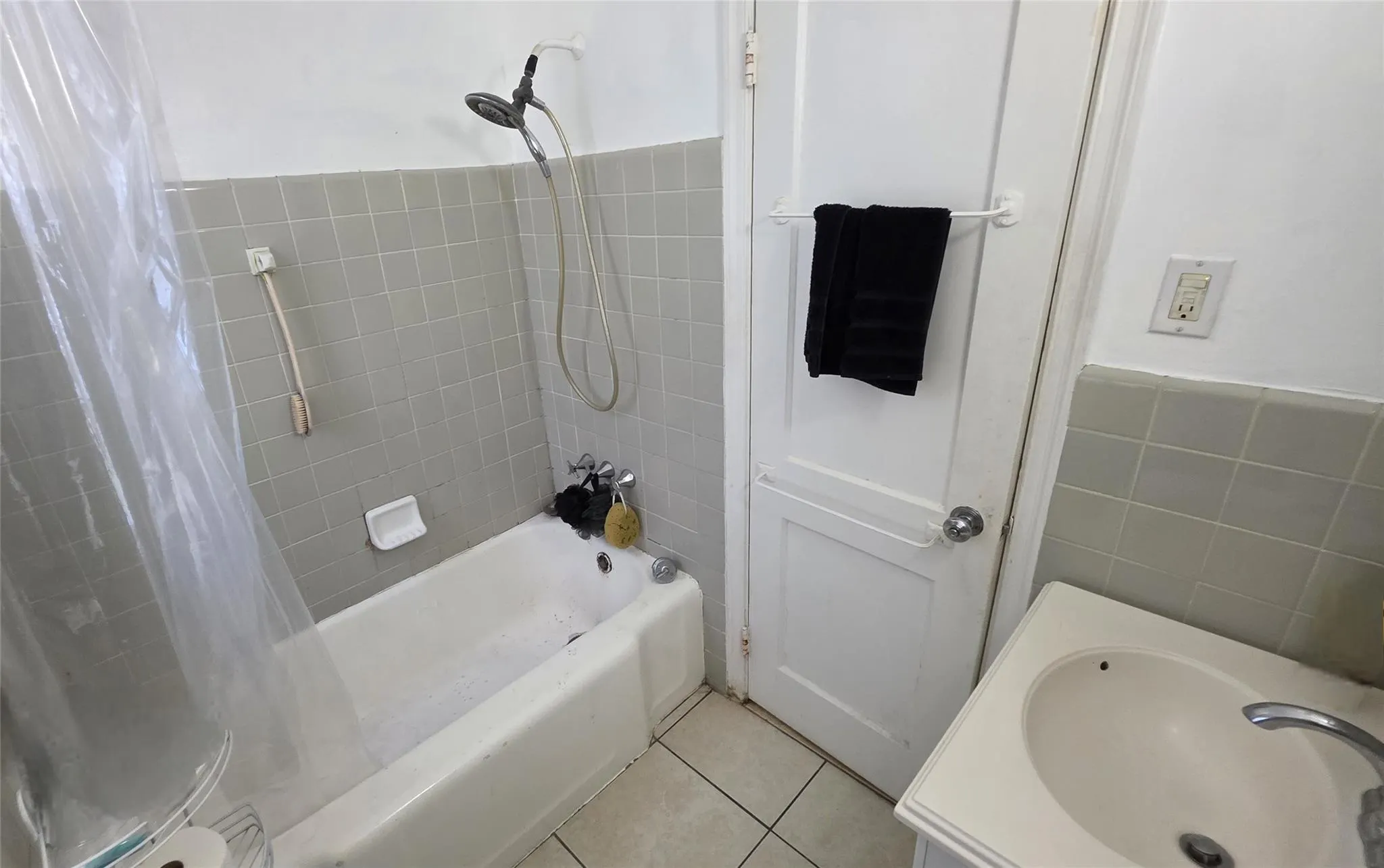 611 Ponce De Leon Dr, #1