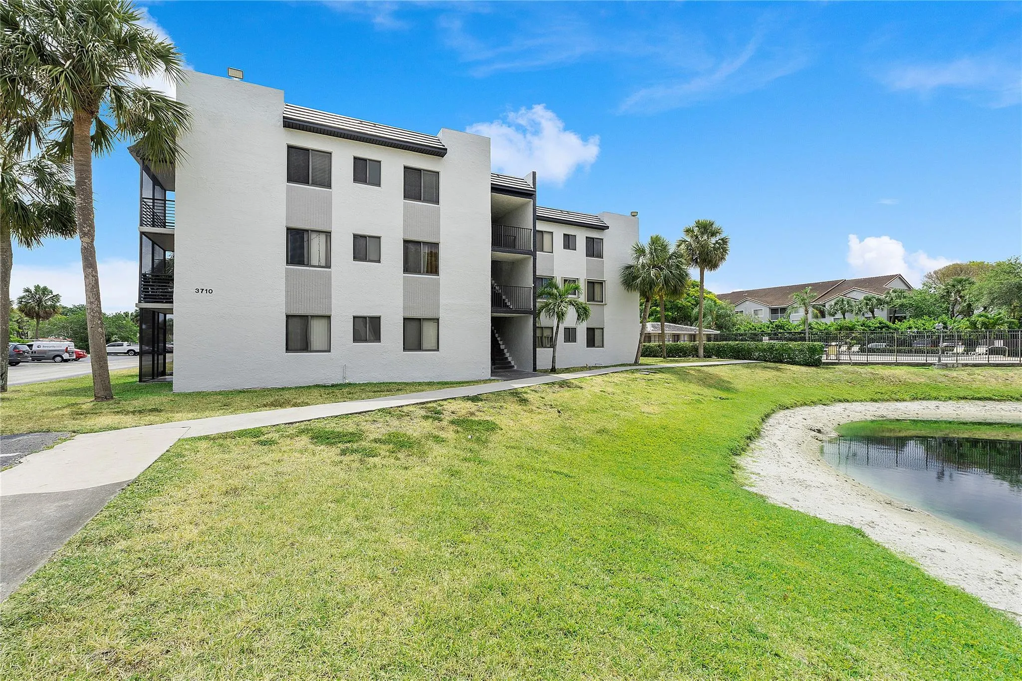 3710 N Pine Island Rd, #314