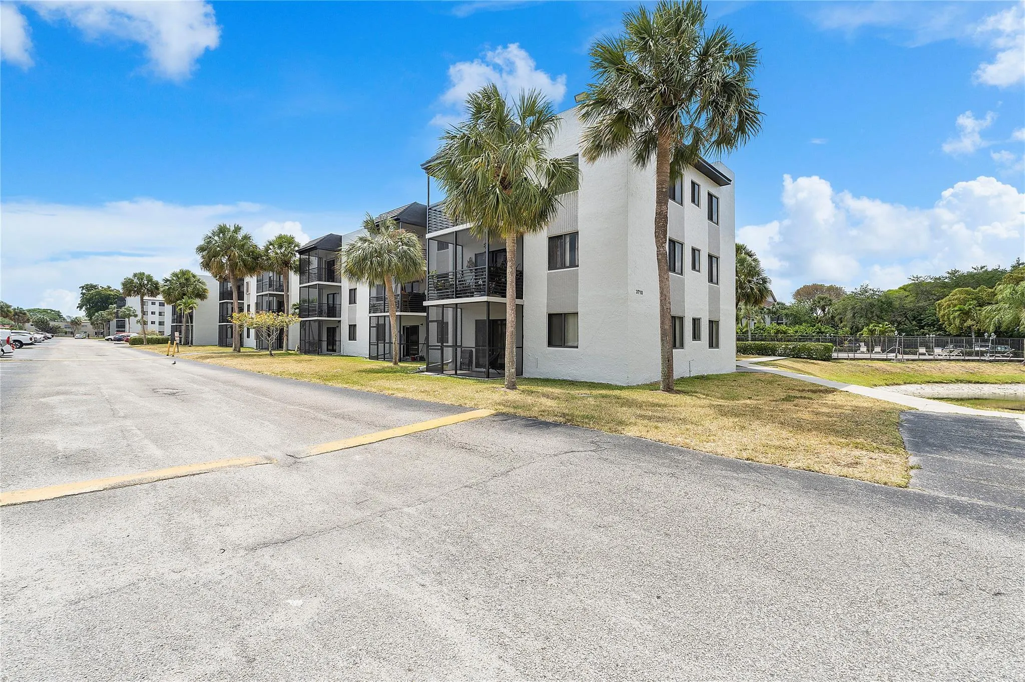 3710 N Pine Island Rd, #314