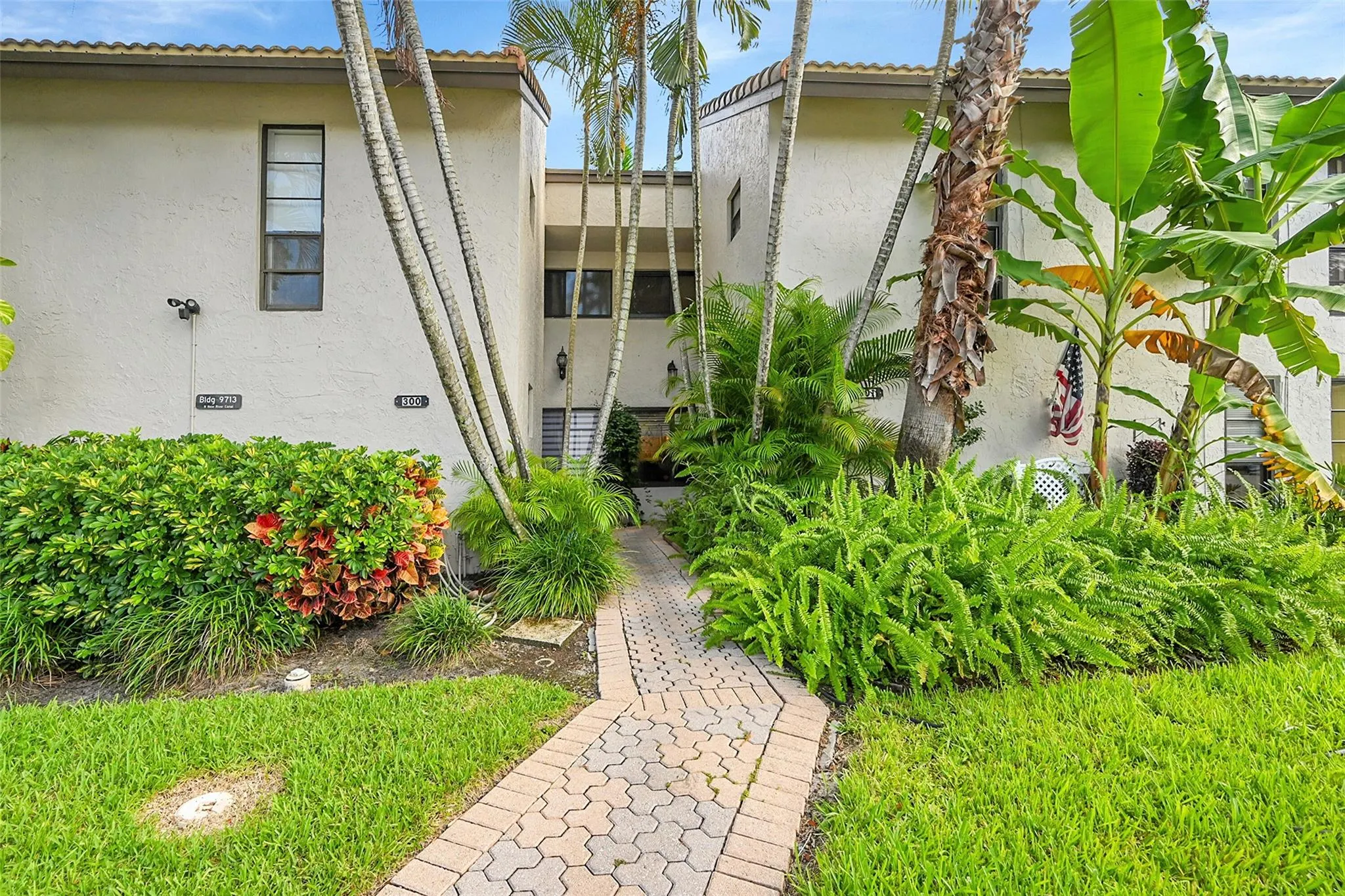 9713 N New River Canal Rd, #301