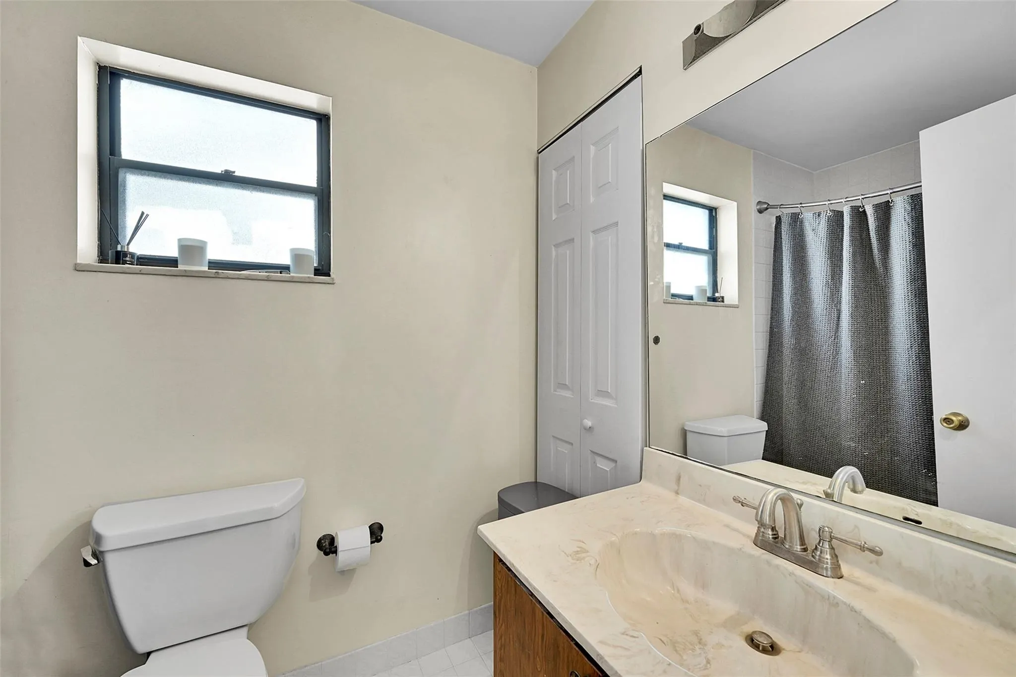 9713 N New River Canal Rd, #301