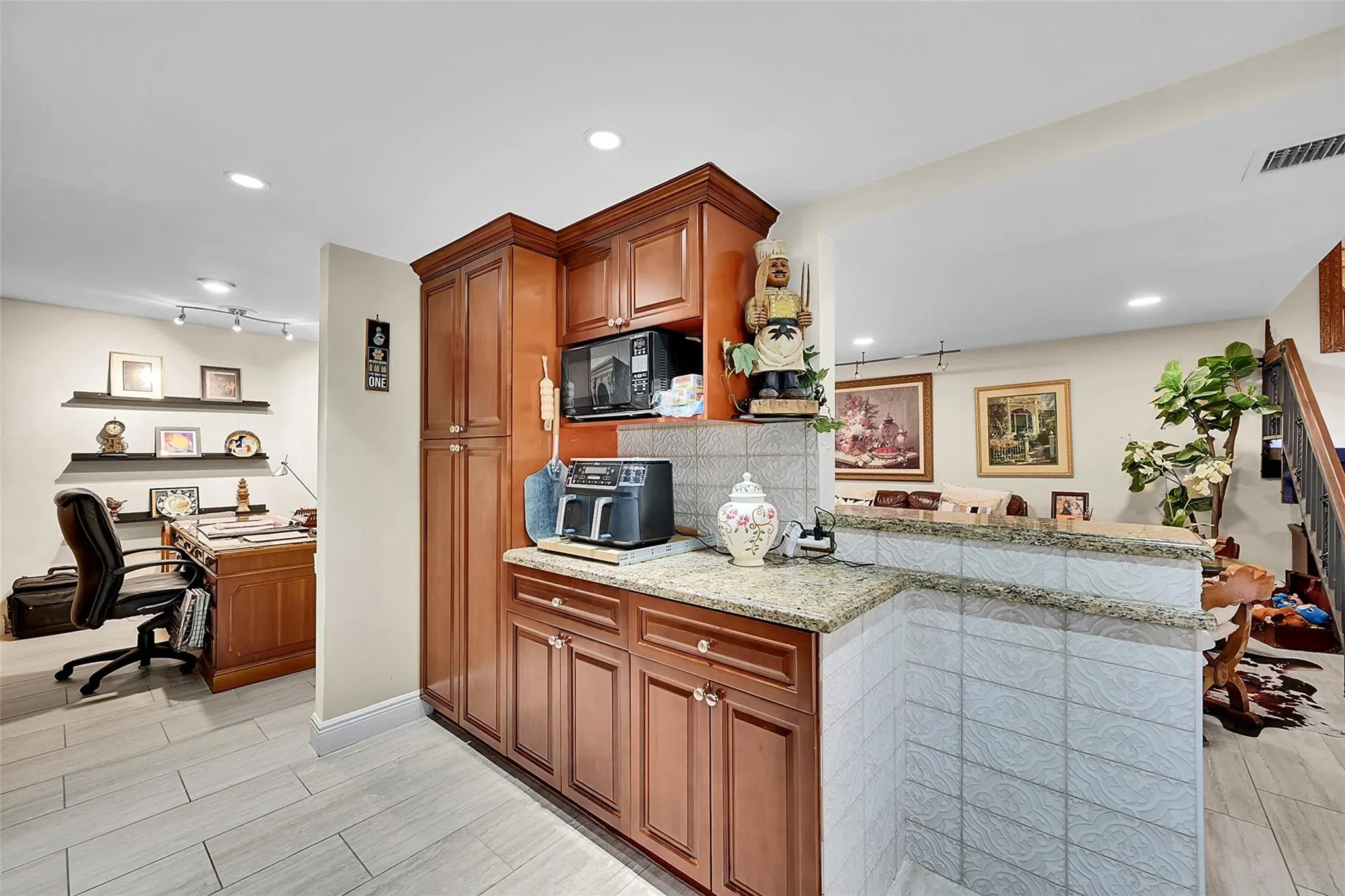 9713 N New River Canal Rd, #301