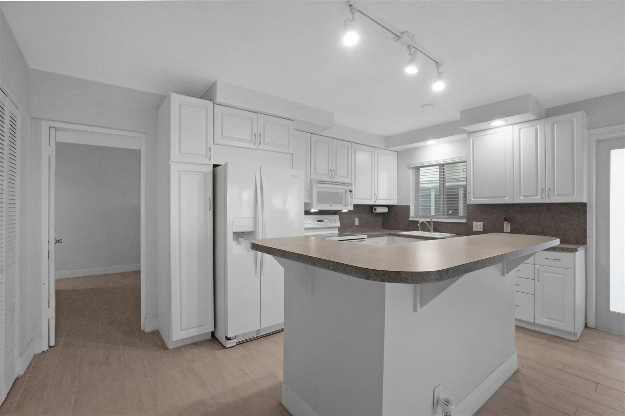 1000 SE 4th St, #127