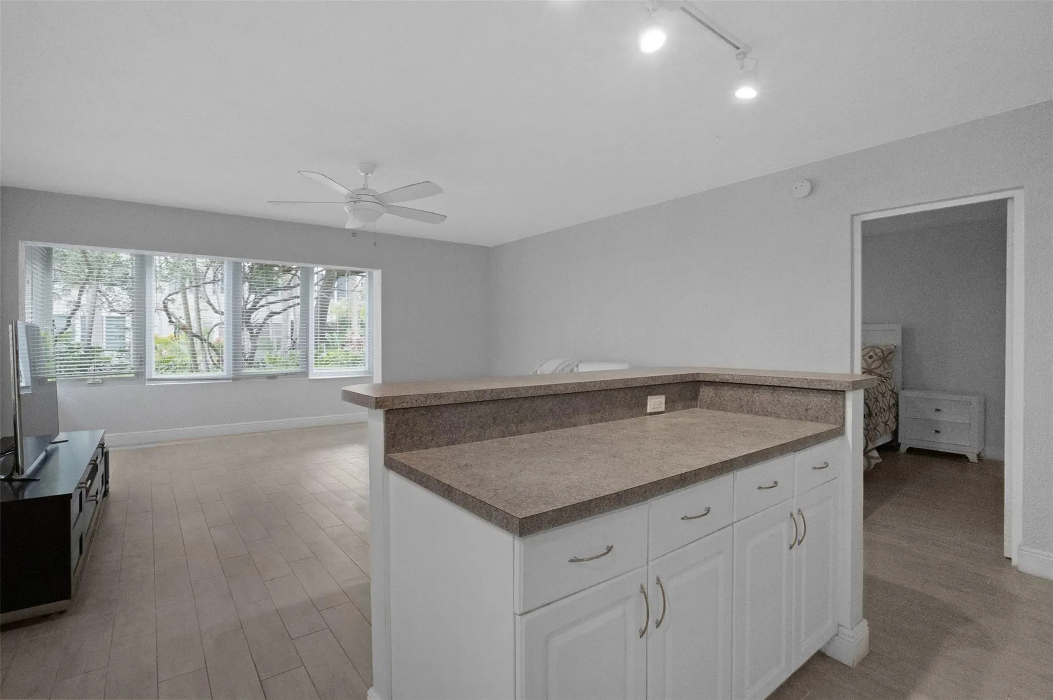 1000 SE 4th St, #127