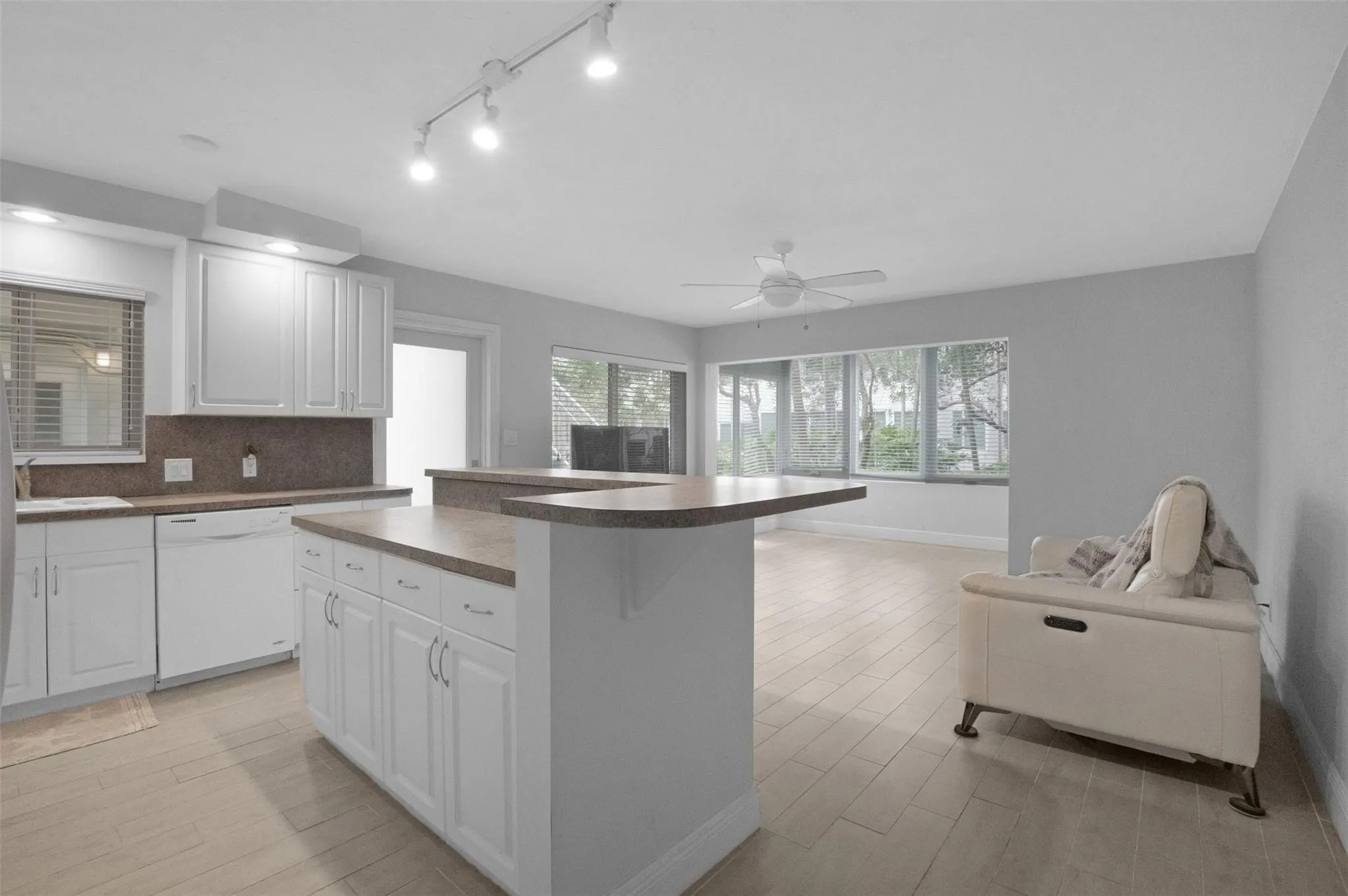 1000 SE 4th St, #127