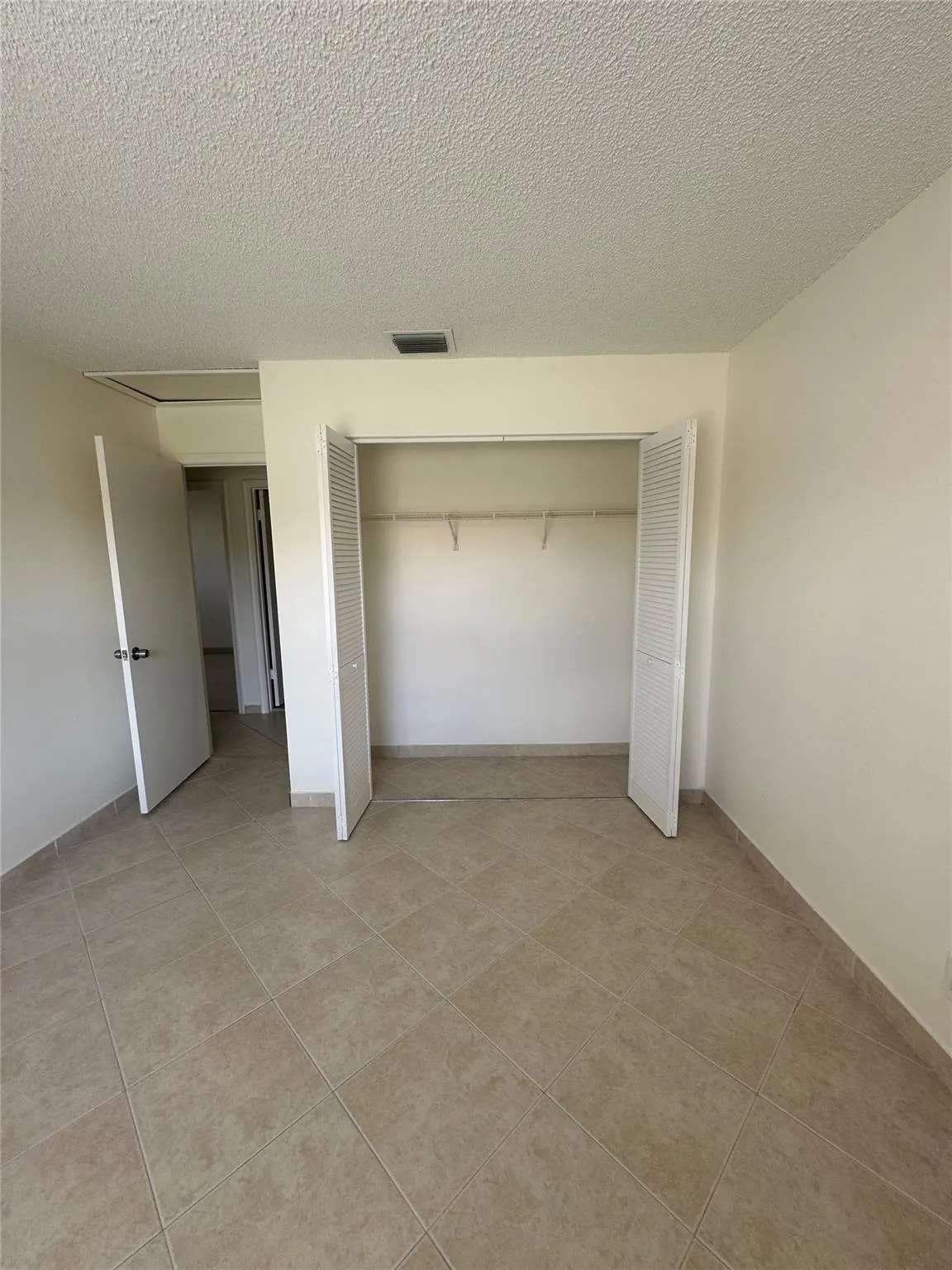 9398 Laurel Green Dr