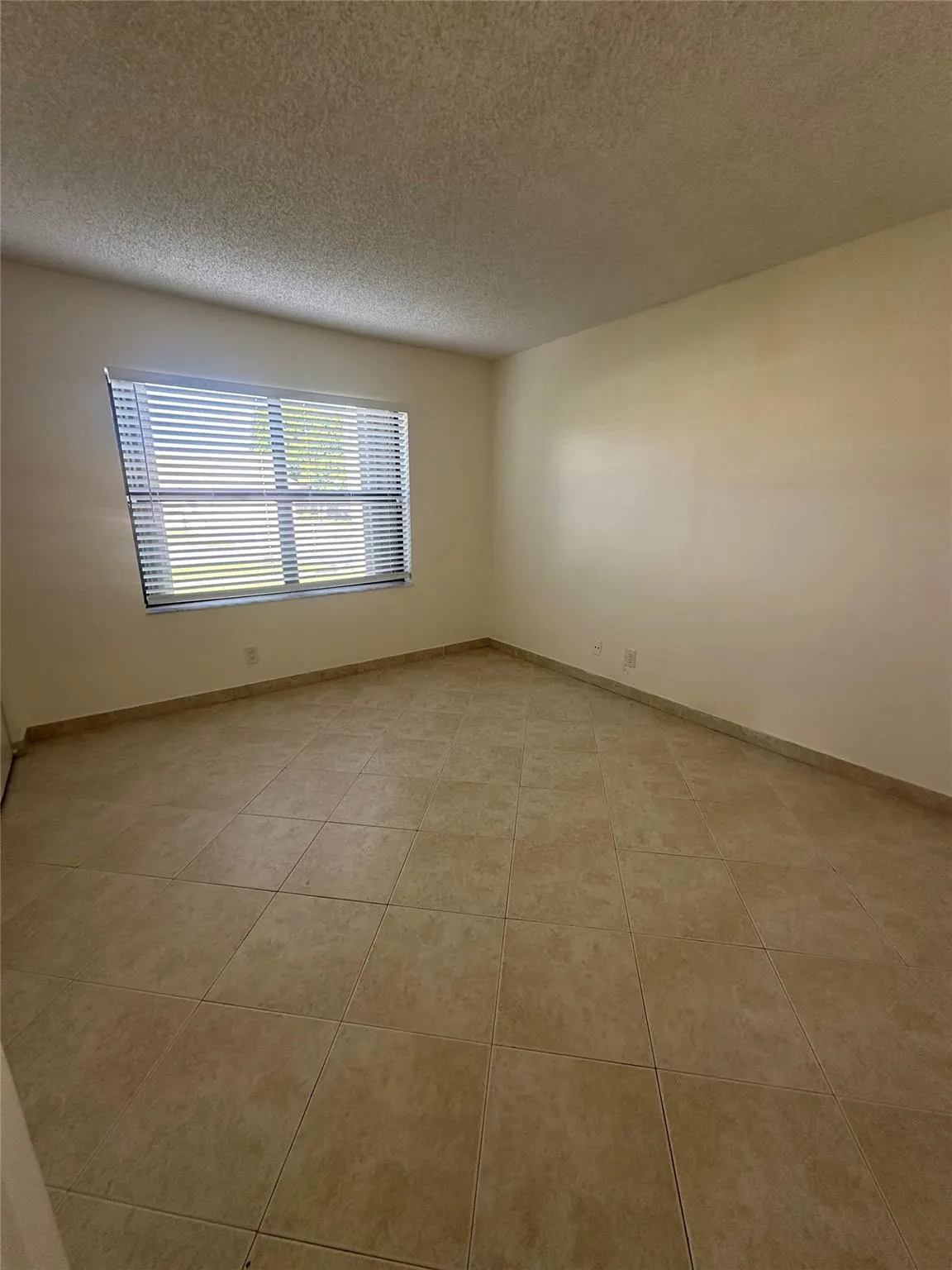 9398 Laurel Green Dr
